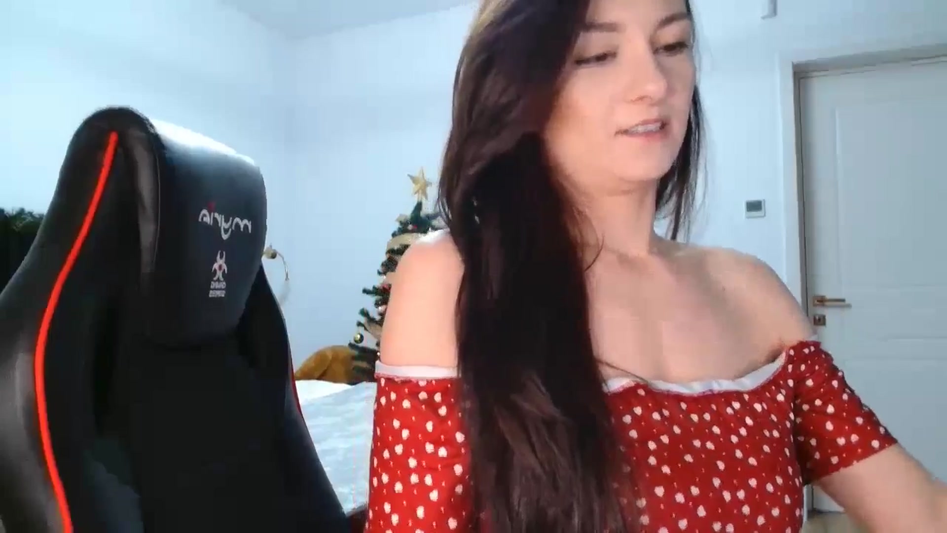 Gallery image thumbnail from LoryBell's myfreecams stream on, 12/21/2024, 02:37 image 10 of 20