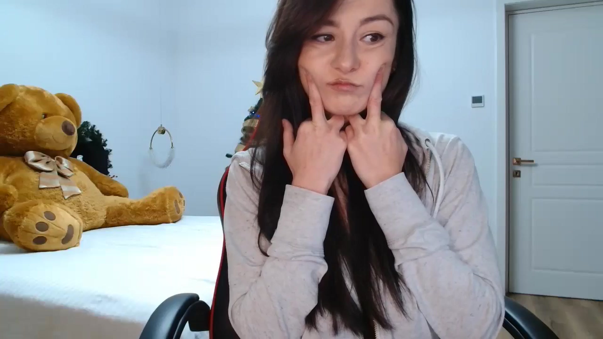 Gallery image thumbnail from LoryBell's myfreecams stream on, 12/22/2024, 01:36 image 1 of 20