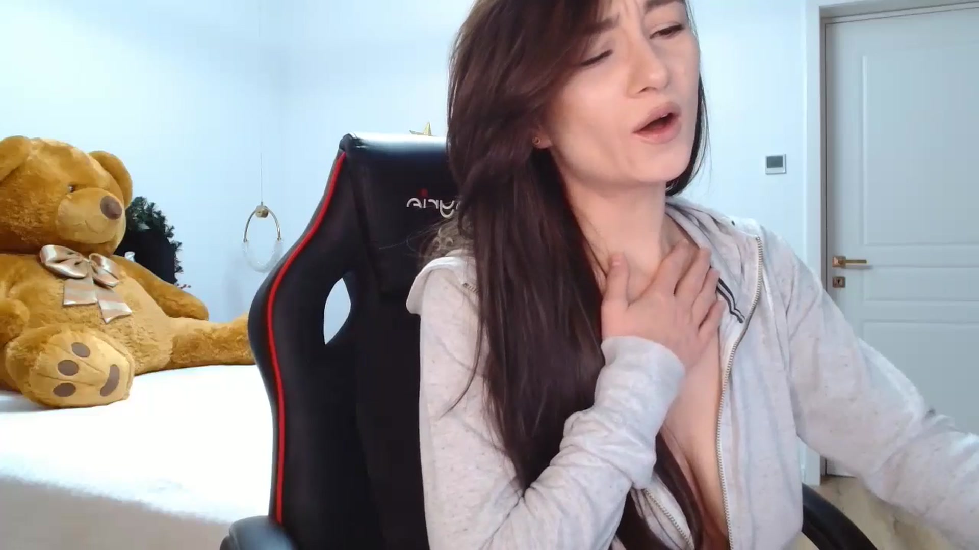 Gallery image thumbnail from LoryBell's myfreecams stream on, 12/22/2024, 01:36 image 3 of 20