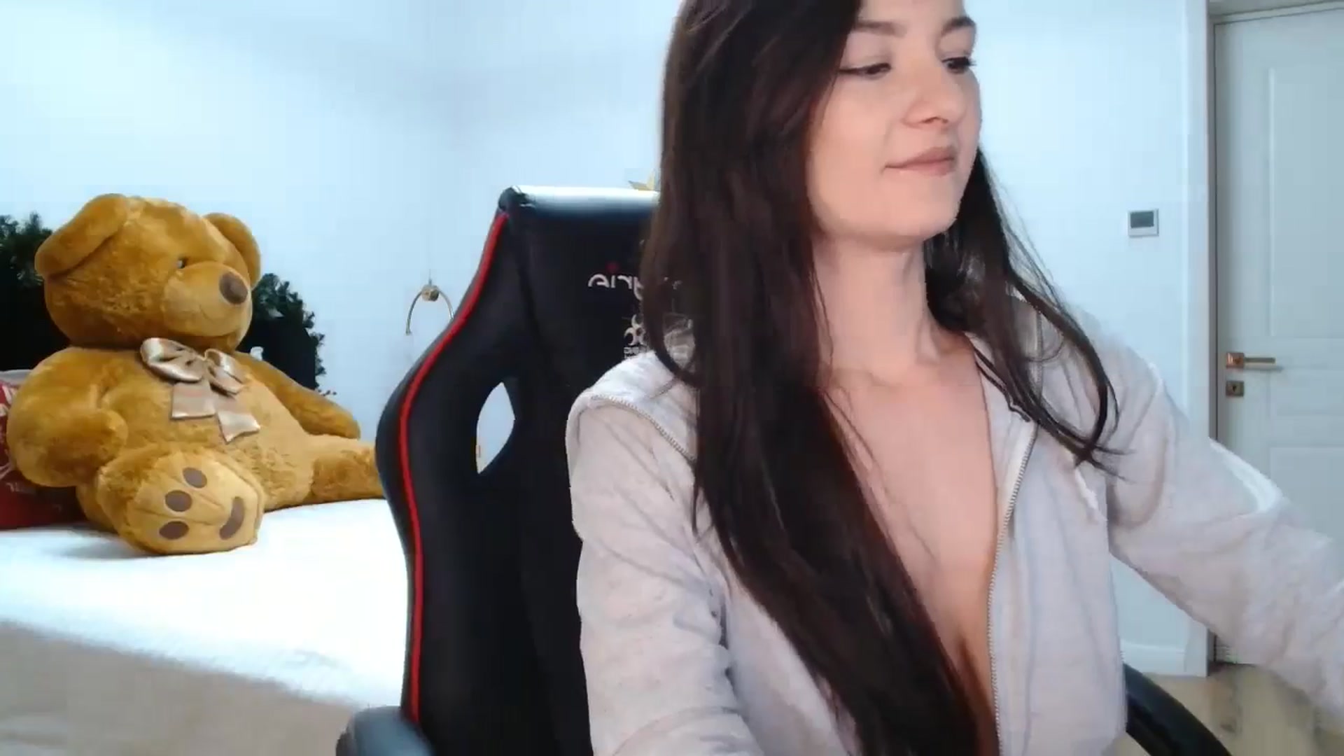 Gallery image thumbnail from LoryBell's myfreecams stream on, 12/22/2024, 01:36 image 8 of 20