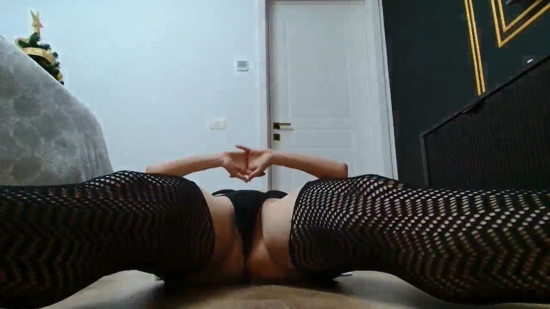 Gallery image thumbnail from LoryBell's myfreecams stream on, 12/23/2024, 02:30 image 7 of 20