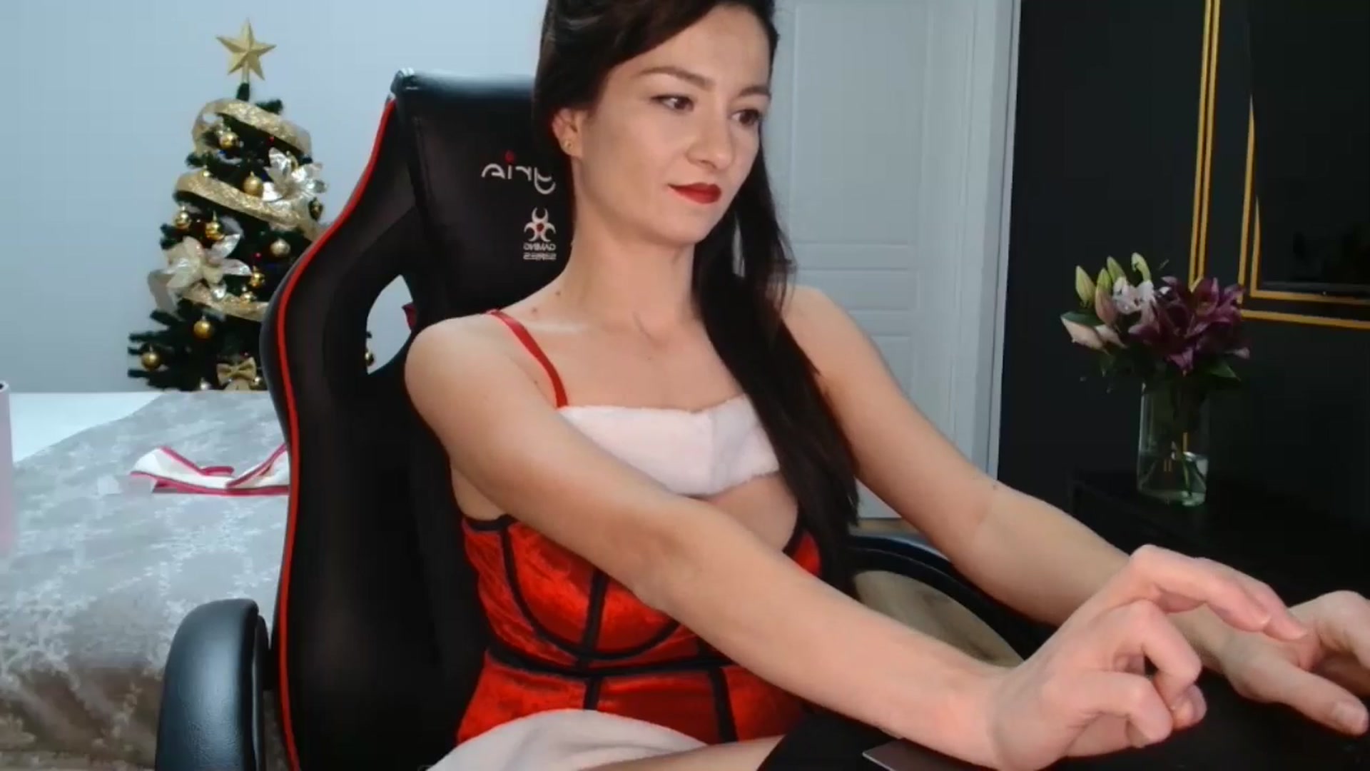 Gallery image thumbnail from LoryBell's myfreecams stream on, 12/25/2024, 02:54 image 7 of 20