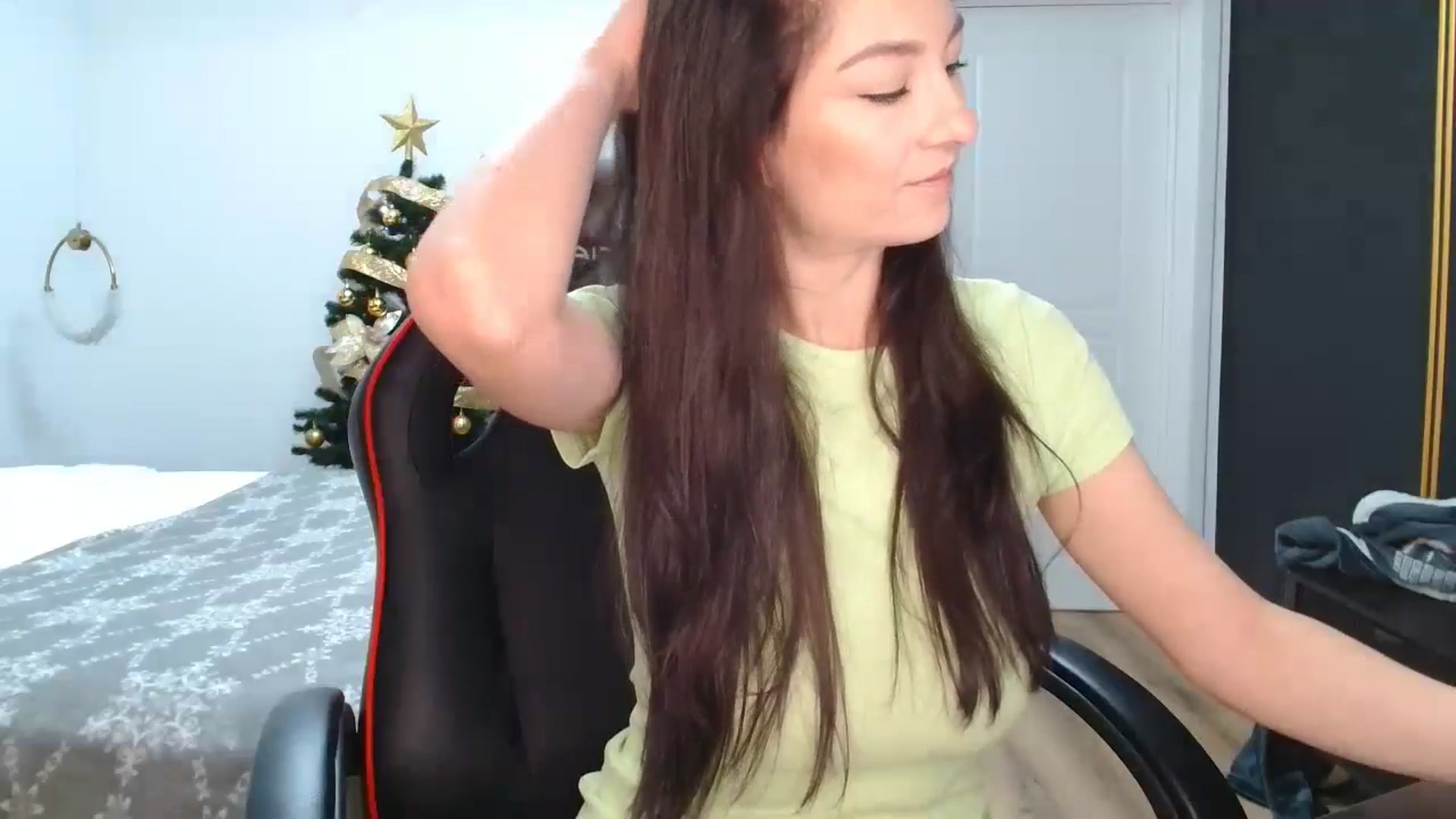 Gallery image thumbnail from LoryBell's myfreecams stream on, 12/30/2024, 23:19 image 6 of 20