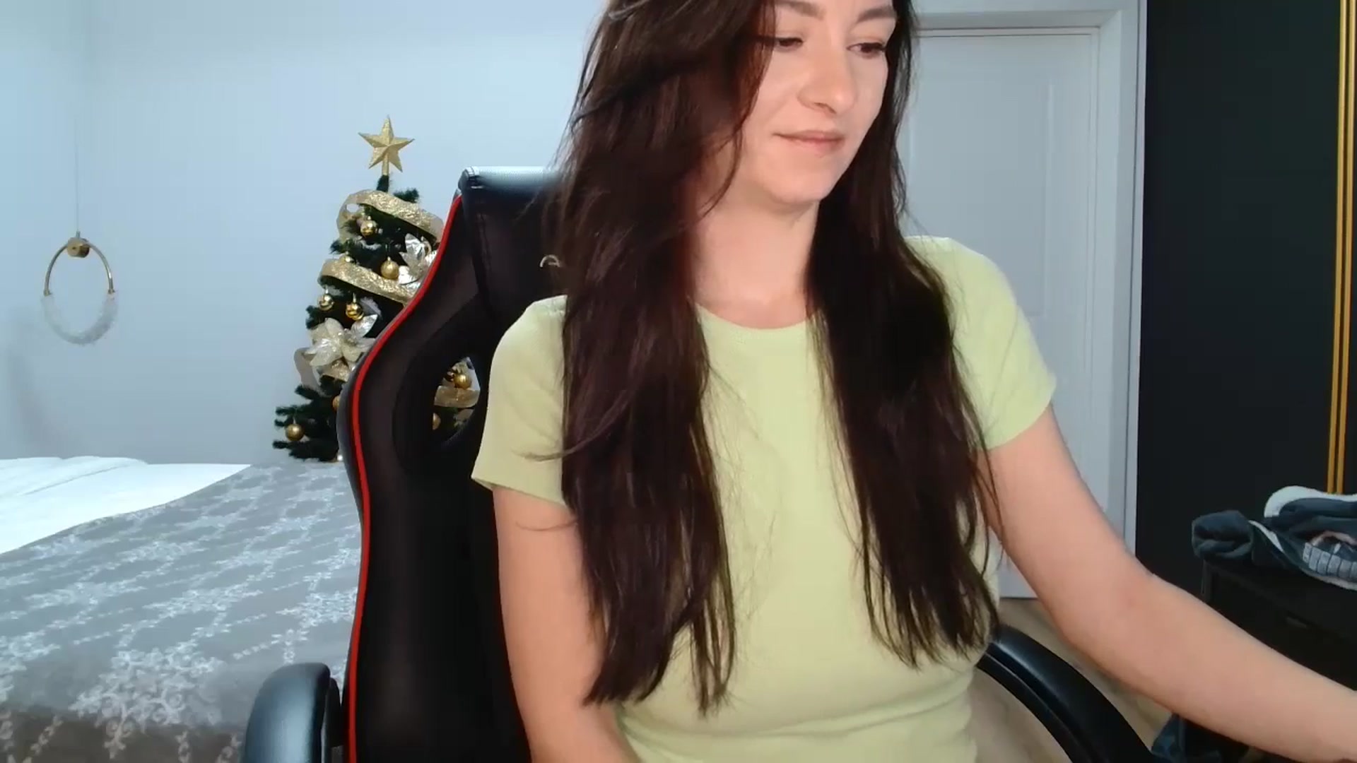 Gallery image thumbnail from LoryBell's myfreecams stream on, 12/30/2024, 23:19 image 11 of 20