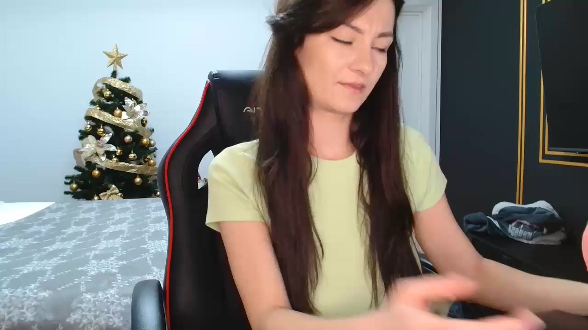 Gallery image thumbnail from LoryBell's myfreecams stream on, 12/31/2024, 02:09 image 1 of 20
