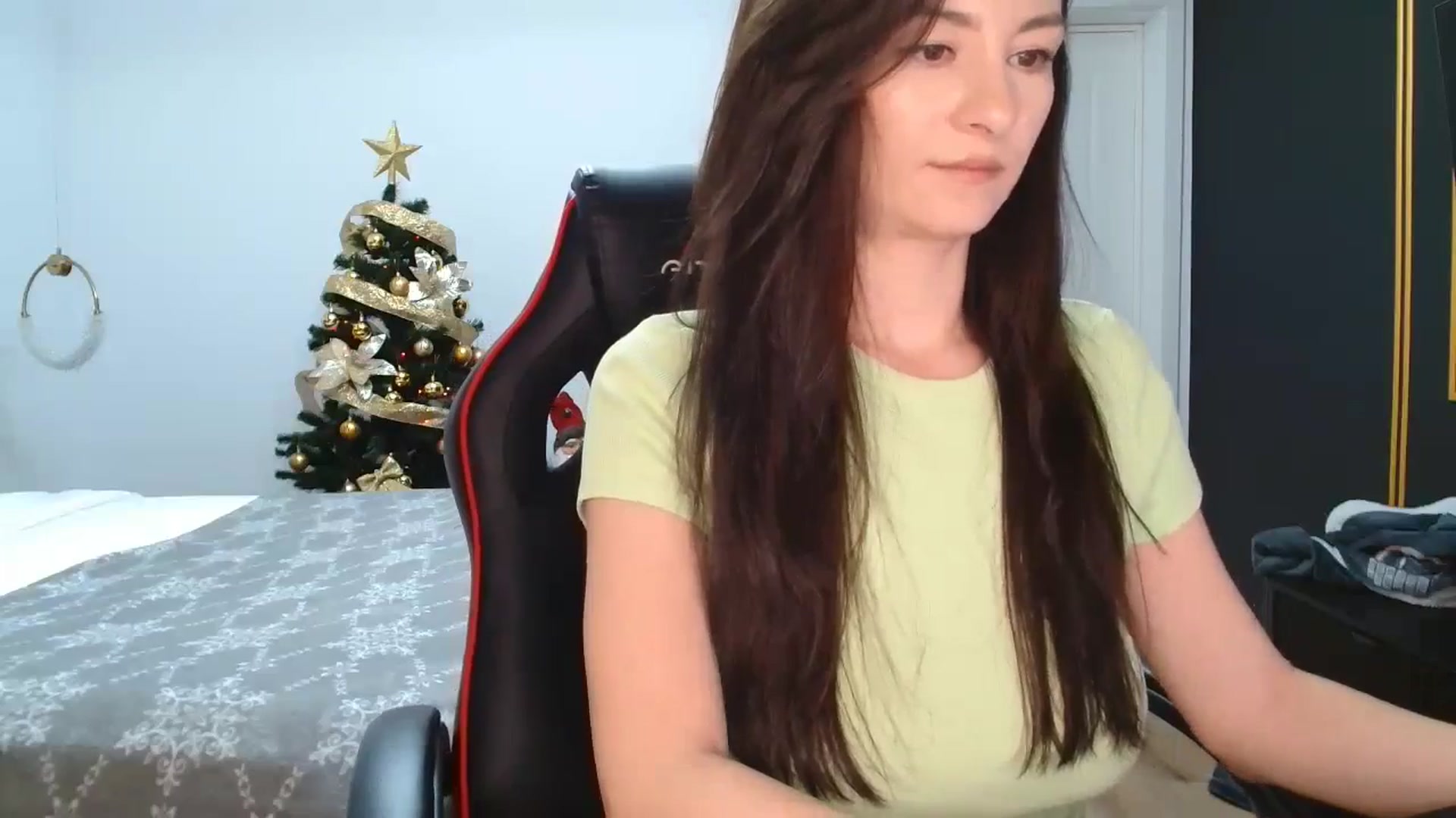 Gallery image thumbnail from LoryBell's myfreecams stream on, 12/31/2024, 02:09 image 16 of 20