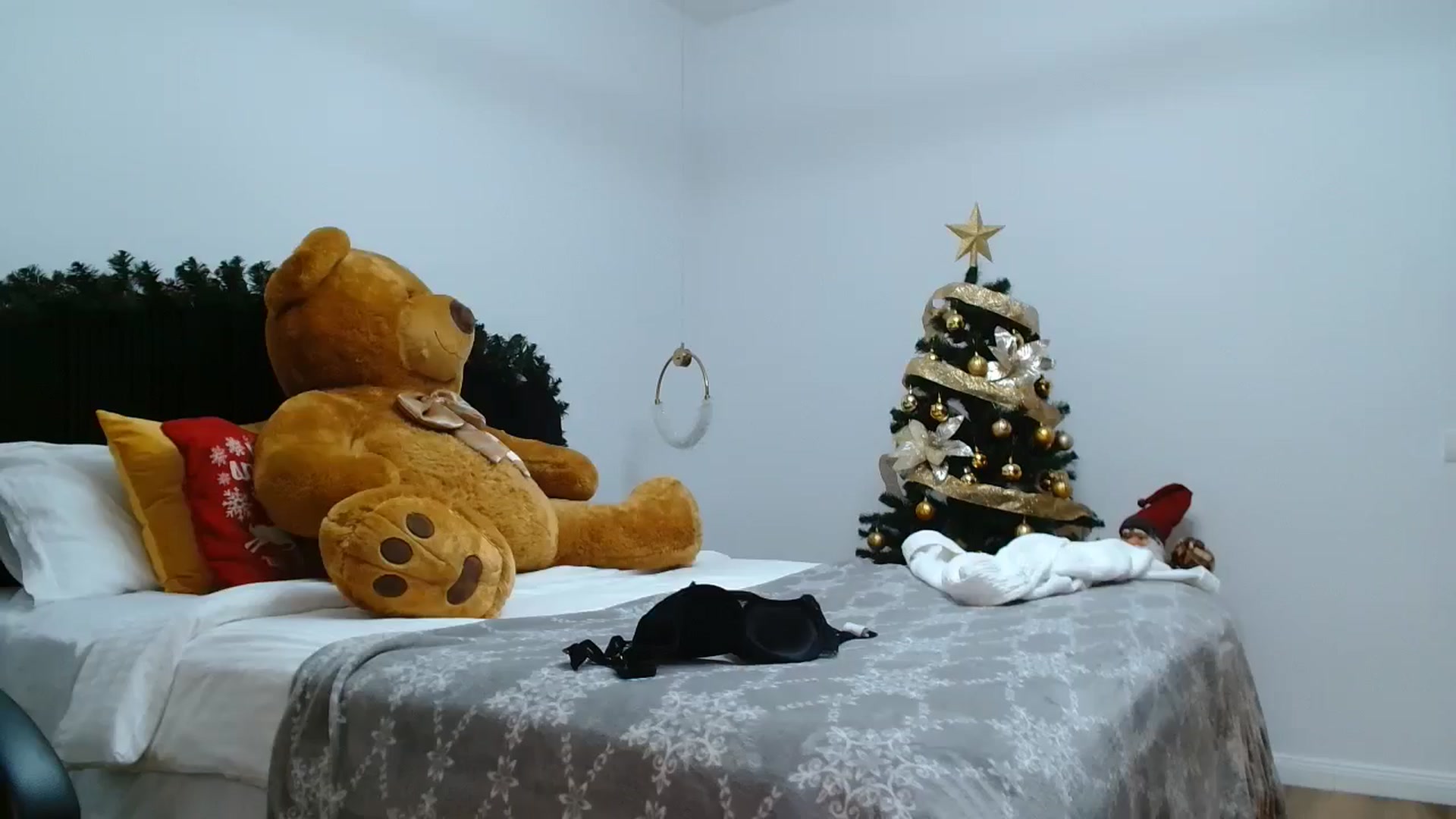 Gallery image thumbnail from LoryBell's myfreecams stream on, 01/01/2025, 04:06 image 13 of 20