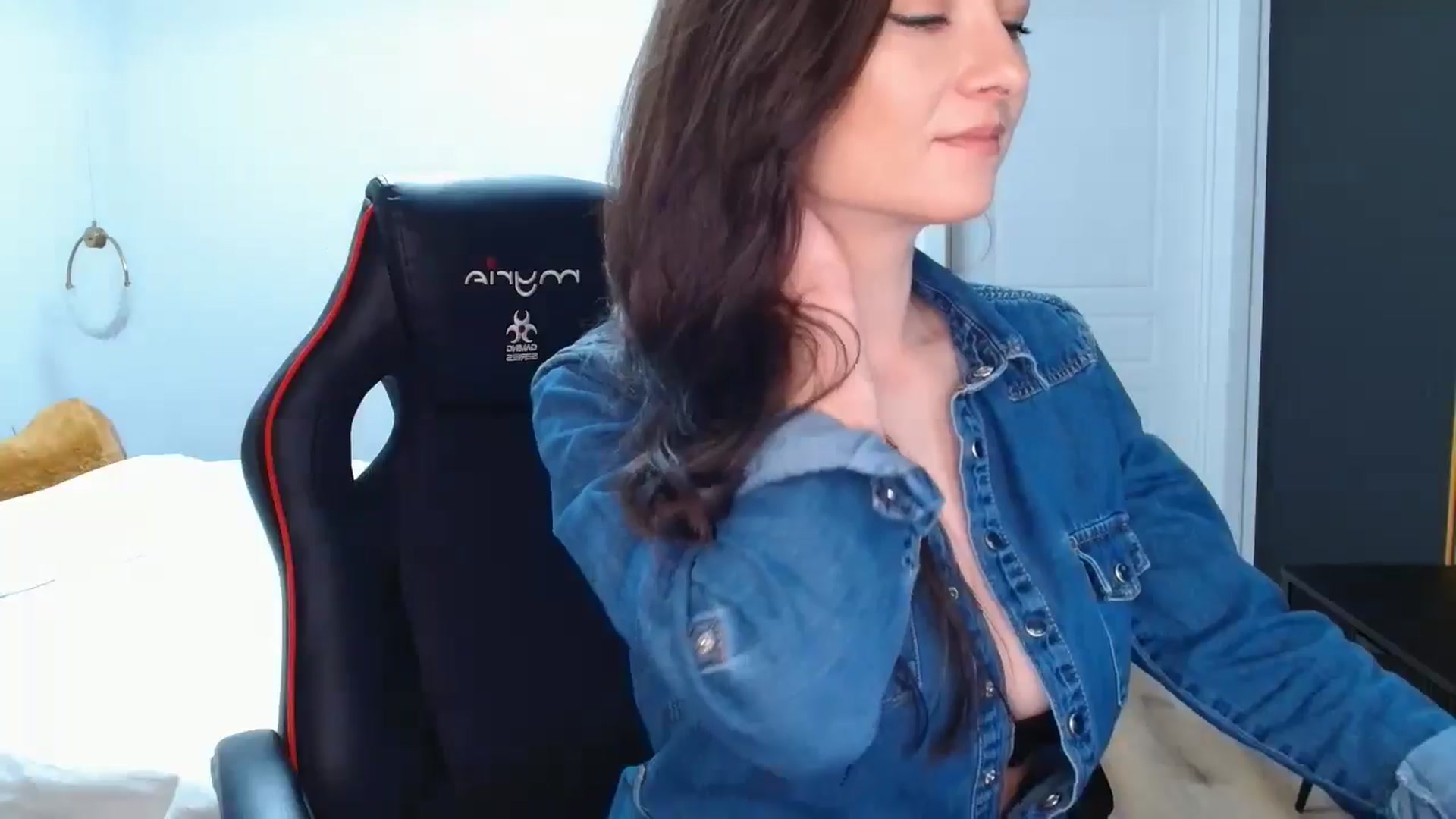 Gallery image thumbnail from LoryBell's myfreecams stream on, 01/13/2025, 24:02 image 3 of 20