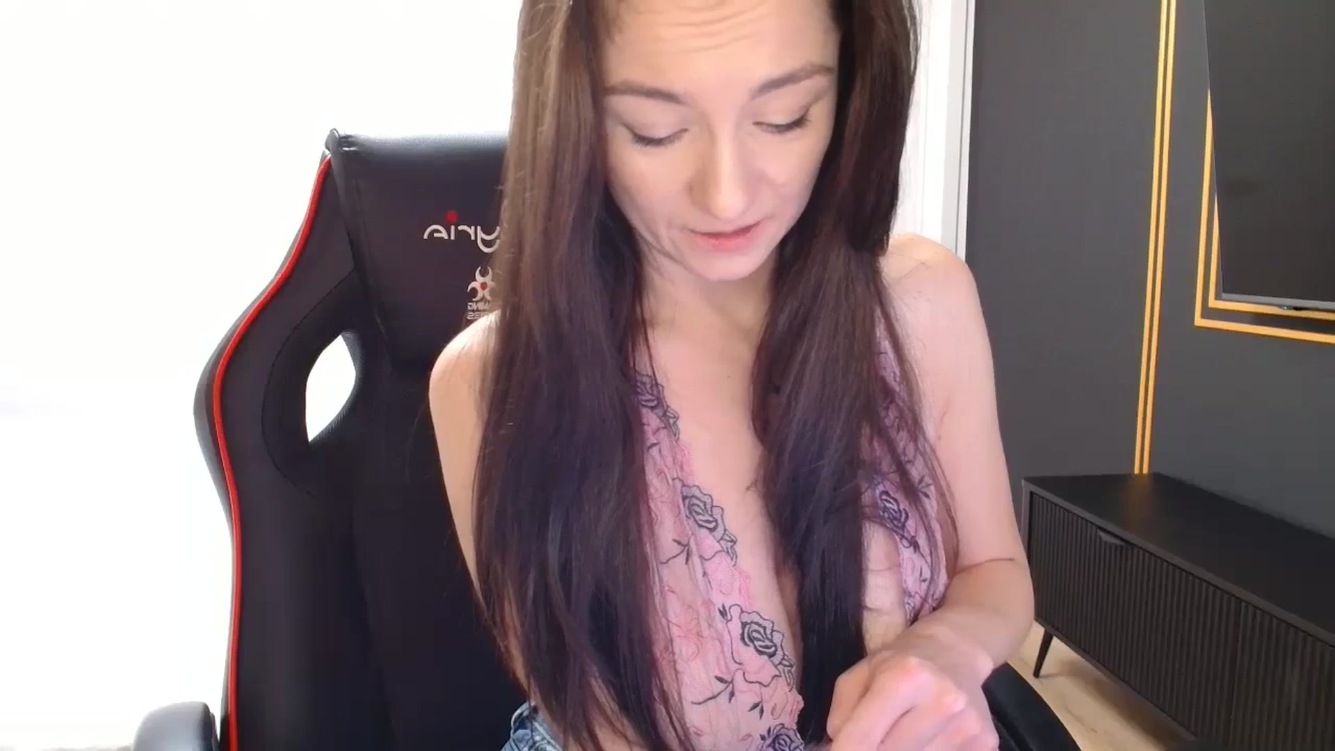 Gallery image thumbnail from LoryBell's myfreecams stream on, 01/19/2025, 01:51 image 19 of 20
