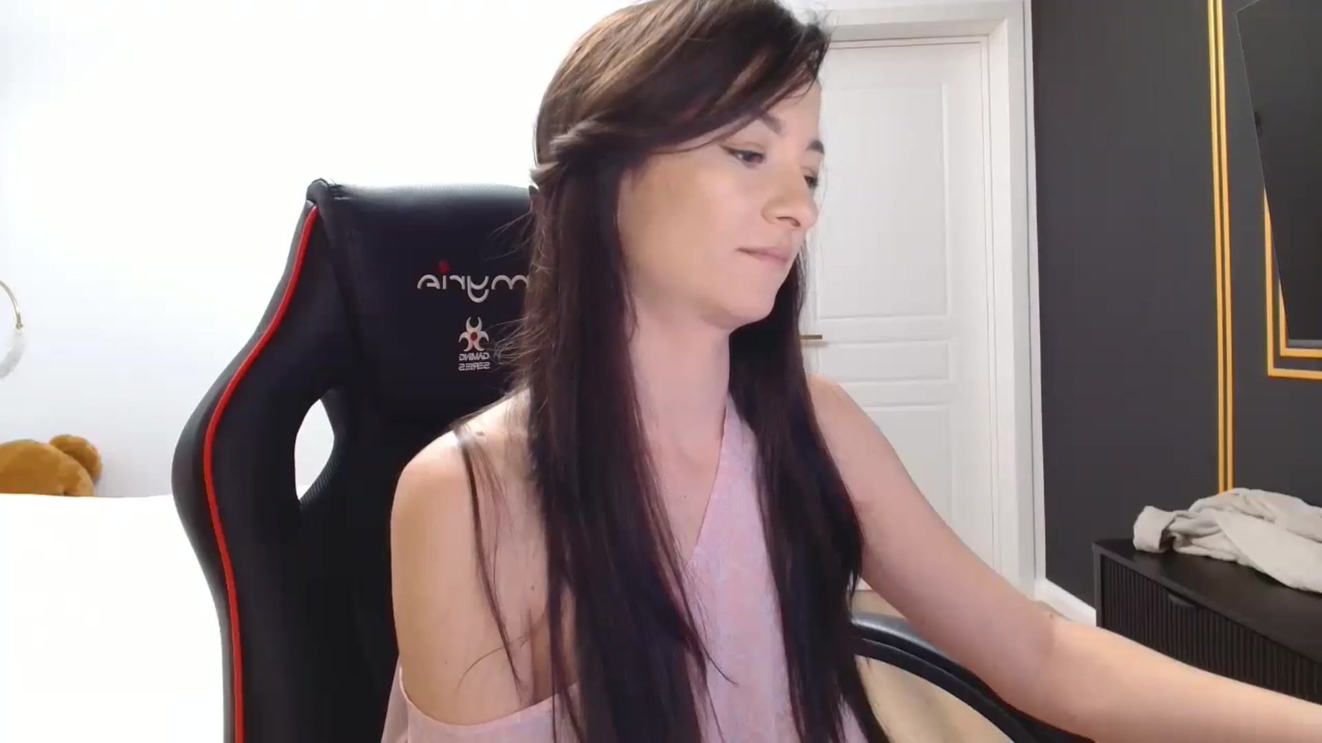 Gallery image thumbnail from LoryBell's myfreecams stream on, 01/27/2025, 24:40 image 7 of 20