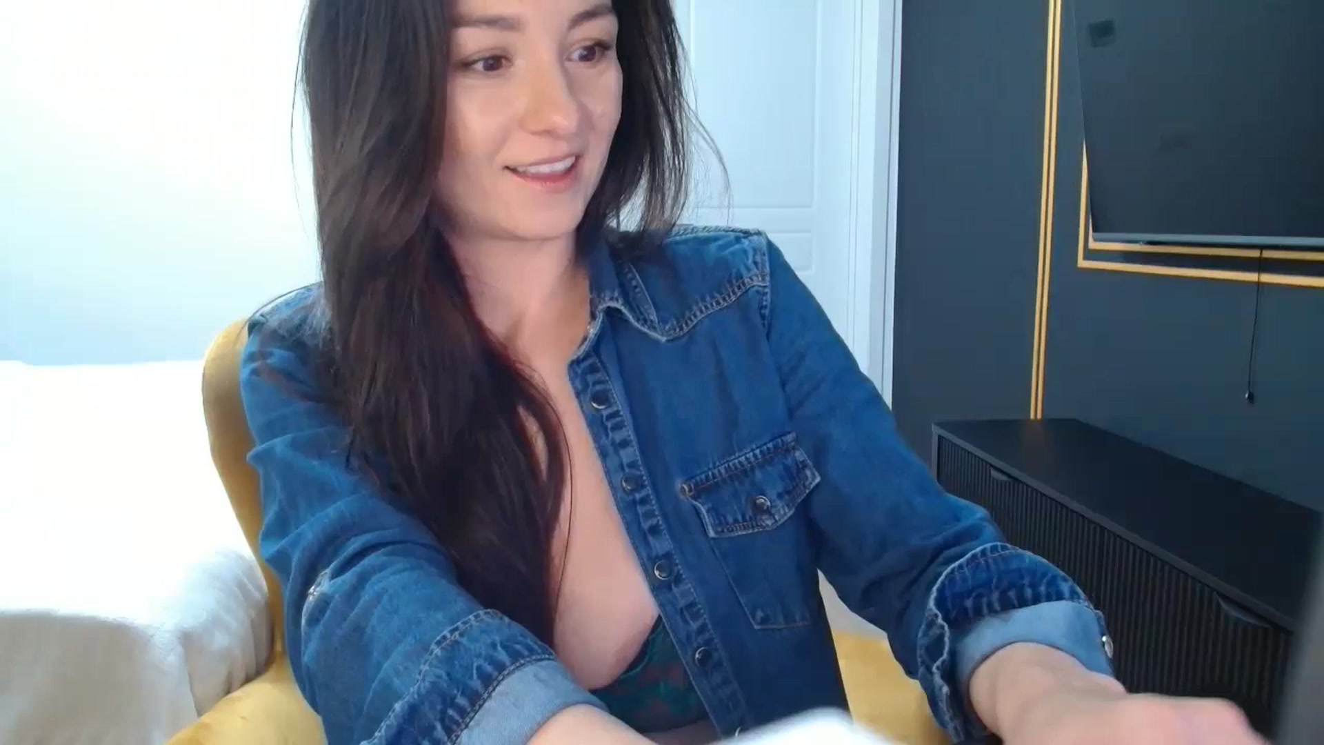 Gallery image thumbnail from LoryBell's myfreecams stream on, 04/08/2025, 02:13 image 8 of 20