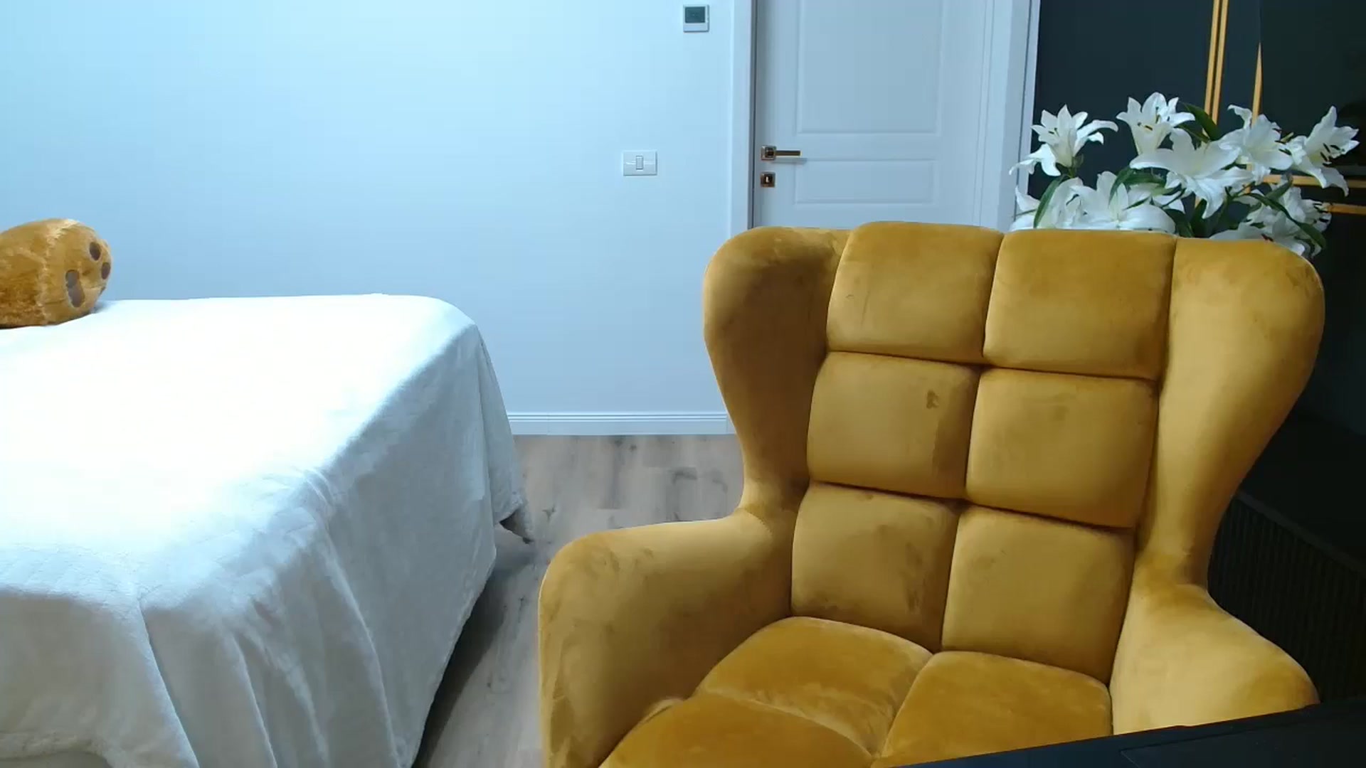 Gallery image thumbnail from LoryBell's myfreecams stream on, 04/12/2025, 24:37 image 18 of 20