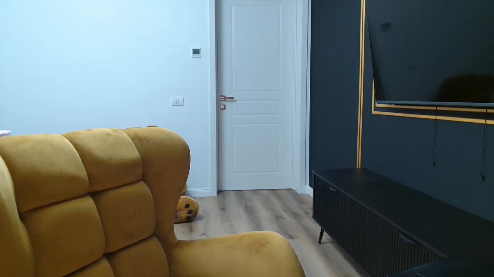 Gallery image thumbnail from LoryBell's myfreecams stream on, 08/02/2025, 24:22 image 13 of 20