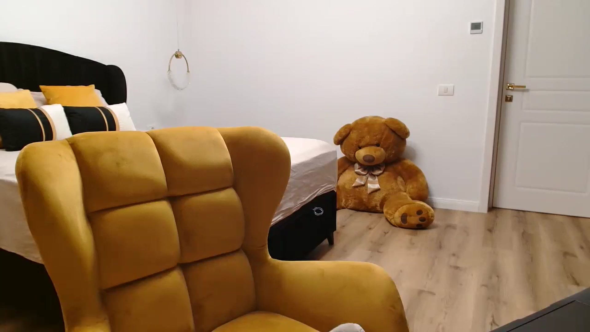 Gallery image thumbnail from LoryBell's myfreecams stream on, 08/28/2025, 02:31 image 4 of 20