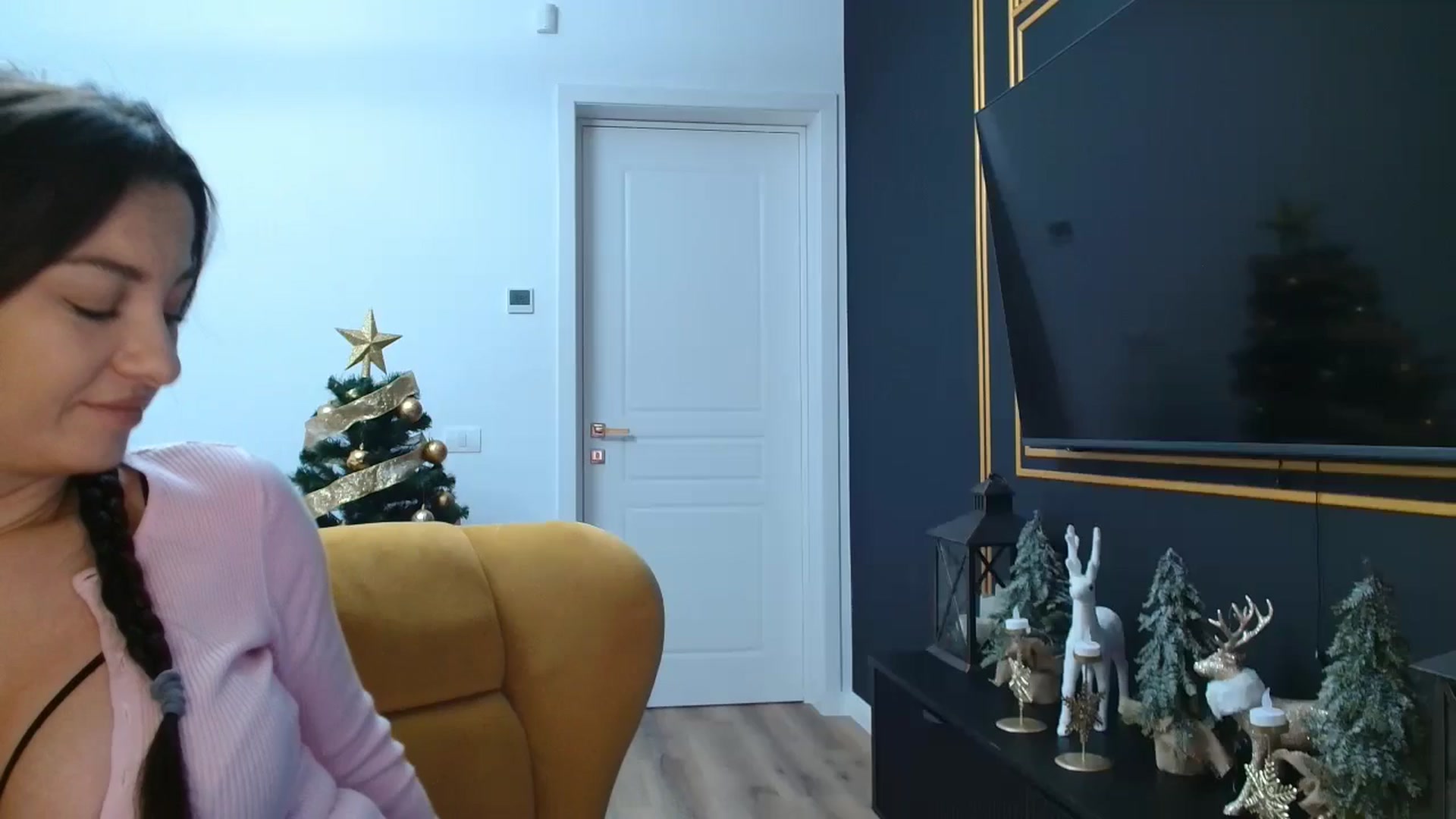 Gallery image thumbnail from LoryBell's myfreecams stream on, 12/27/2025, 24:24 image 1 of 20