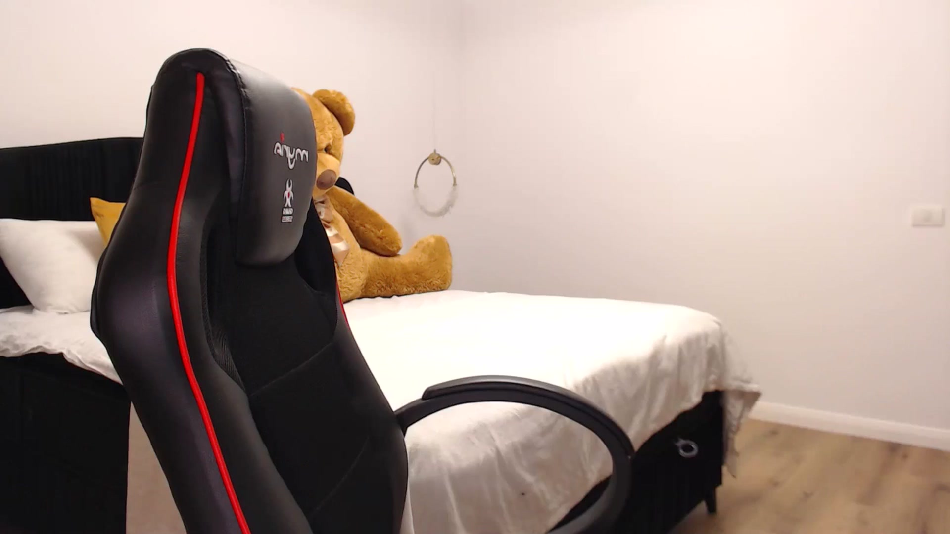 Gallery image thumbnail from LoryPresident's myfreecams stream on, 11/06/2024, 02:06 image 17 of 20