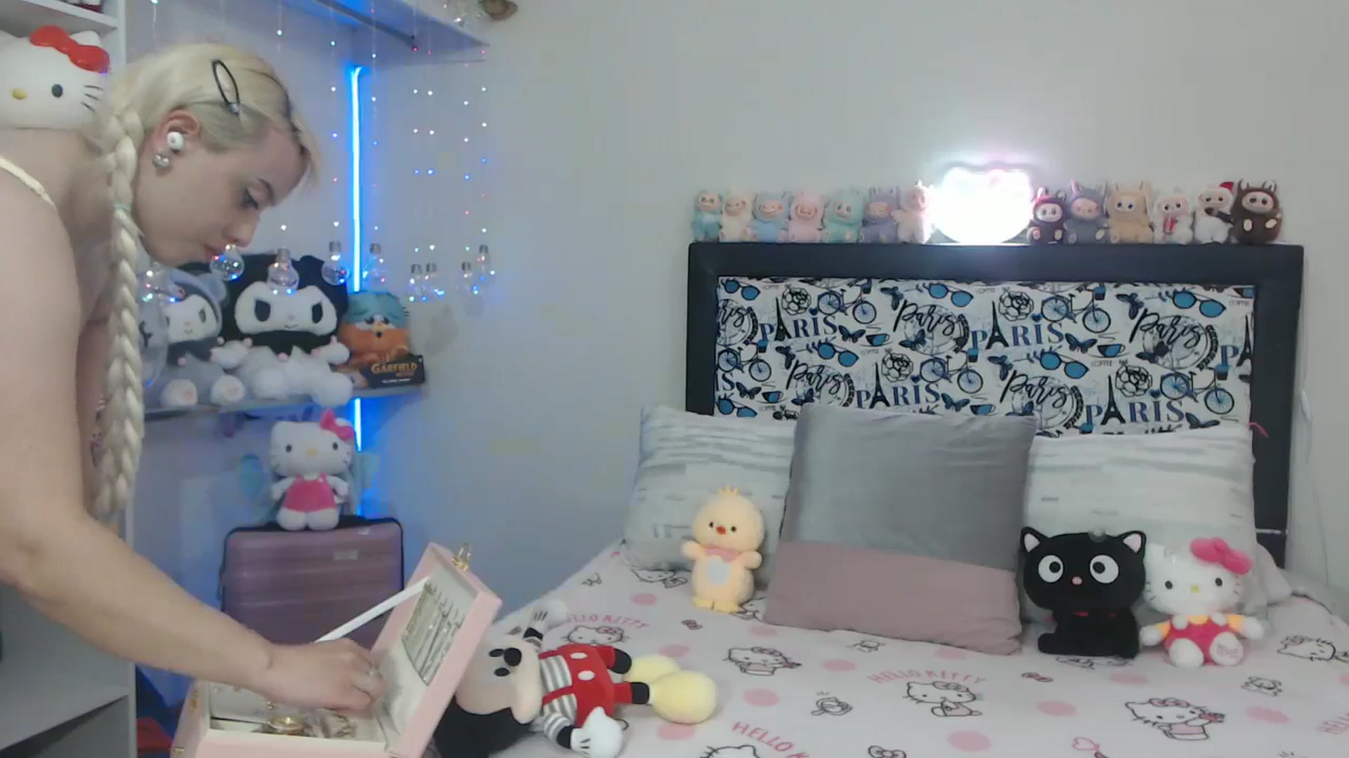 Gallery image thumbnail from Lorycupcake20's myfreecams stream on, 07/18/2025, 21:41 image 17 of 20
