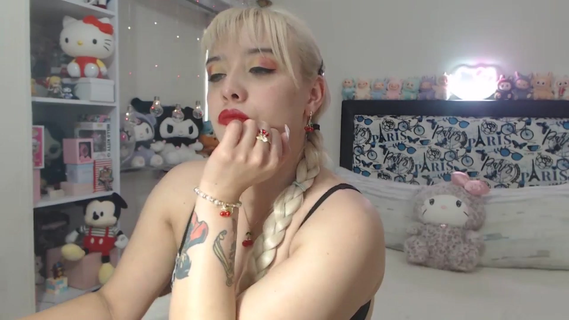 Gallery image thumbnail from Lorycupcake20's myfreecams stream on, 08/02/2025, 24:36 image 6 of 20