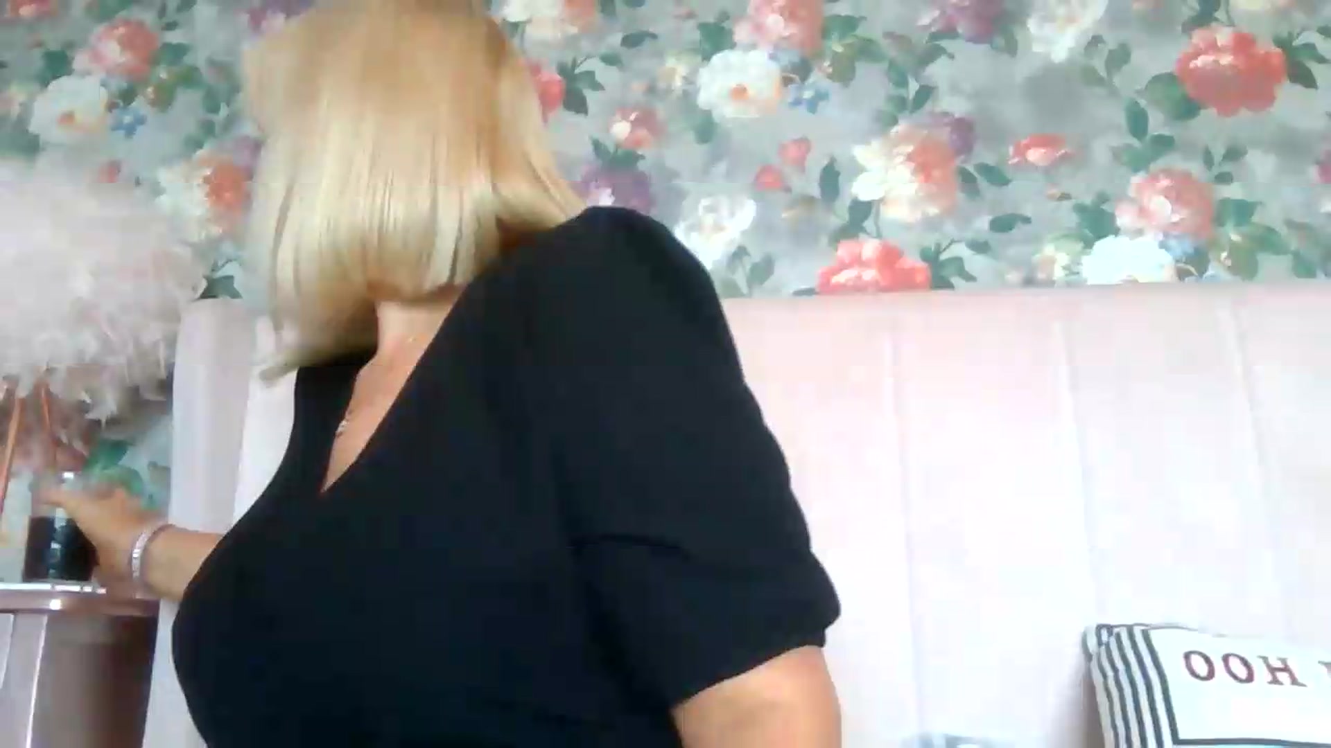 Gallery image thumbnail from LottieLowe's myfreecams stream on, 09/10/2026, 13:12 image 6 of 20