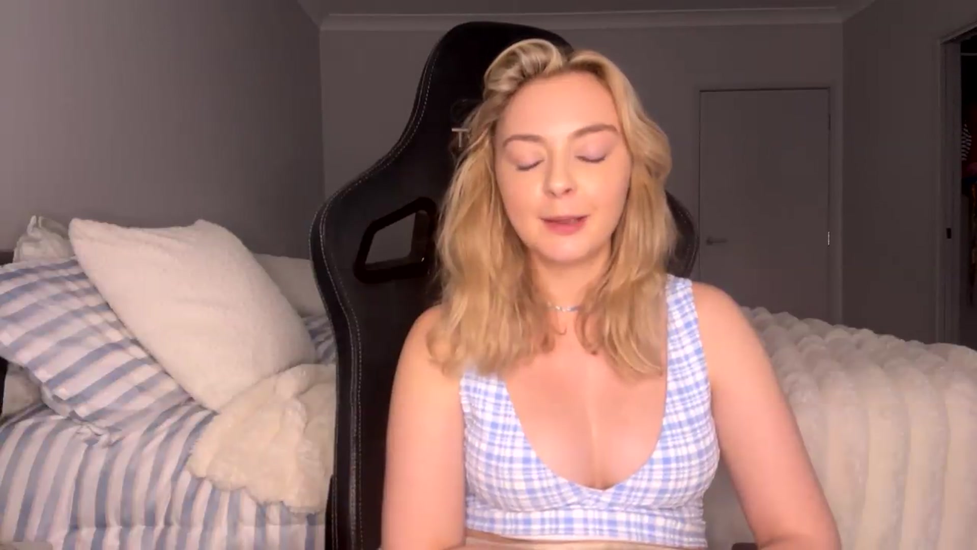 Gallery image thumbnail from Lotttiee's myfreecams stream on, 09/12/2026, 02:05 image 6 of 20