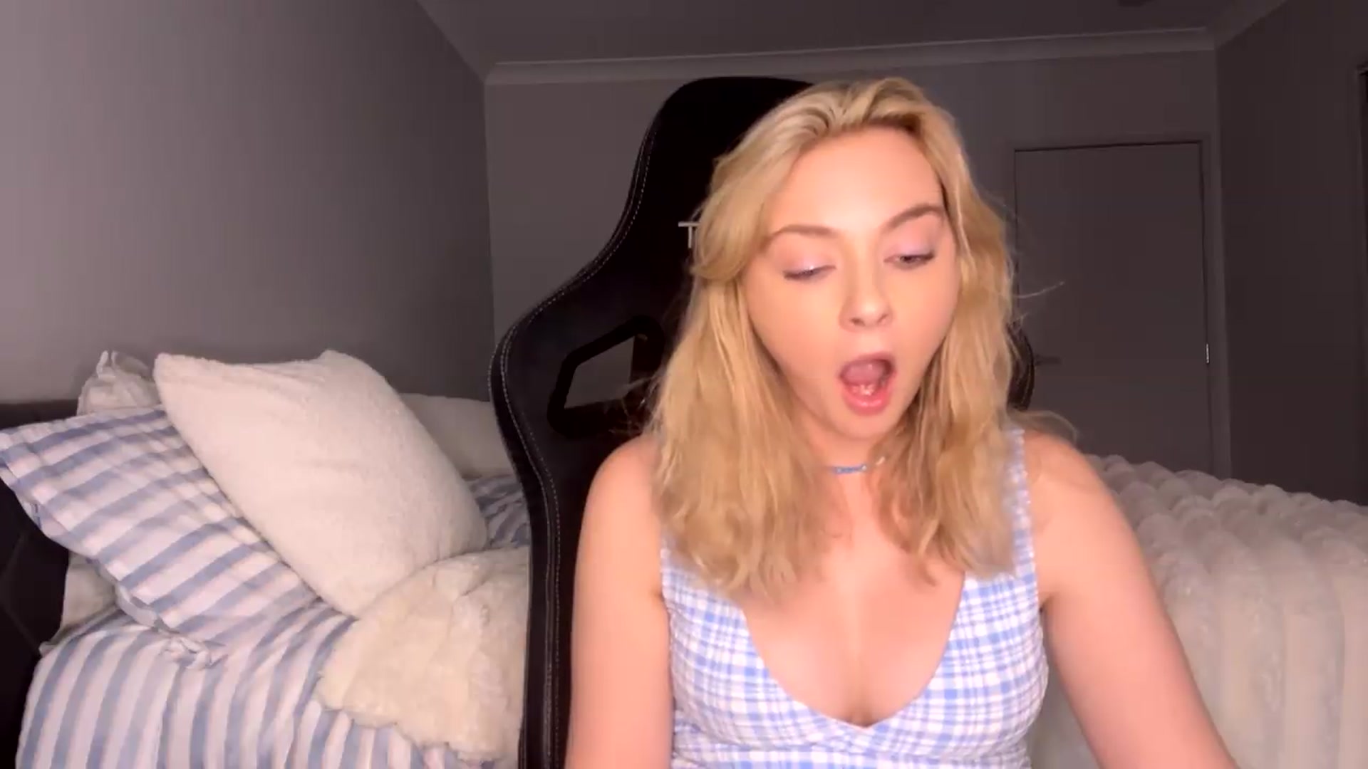 Gallery image thumbnail from Lotttiee's myfreecams stream on, 09/12/2026, 02:05 image 14 of 20