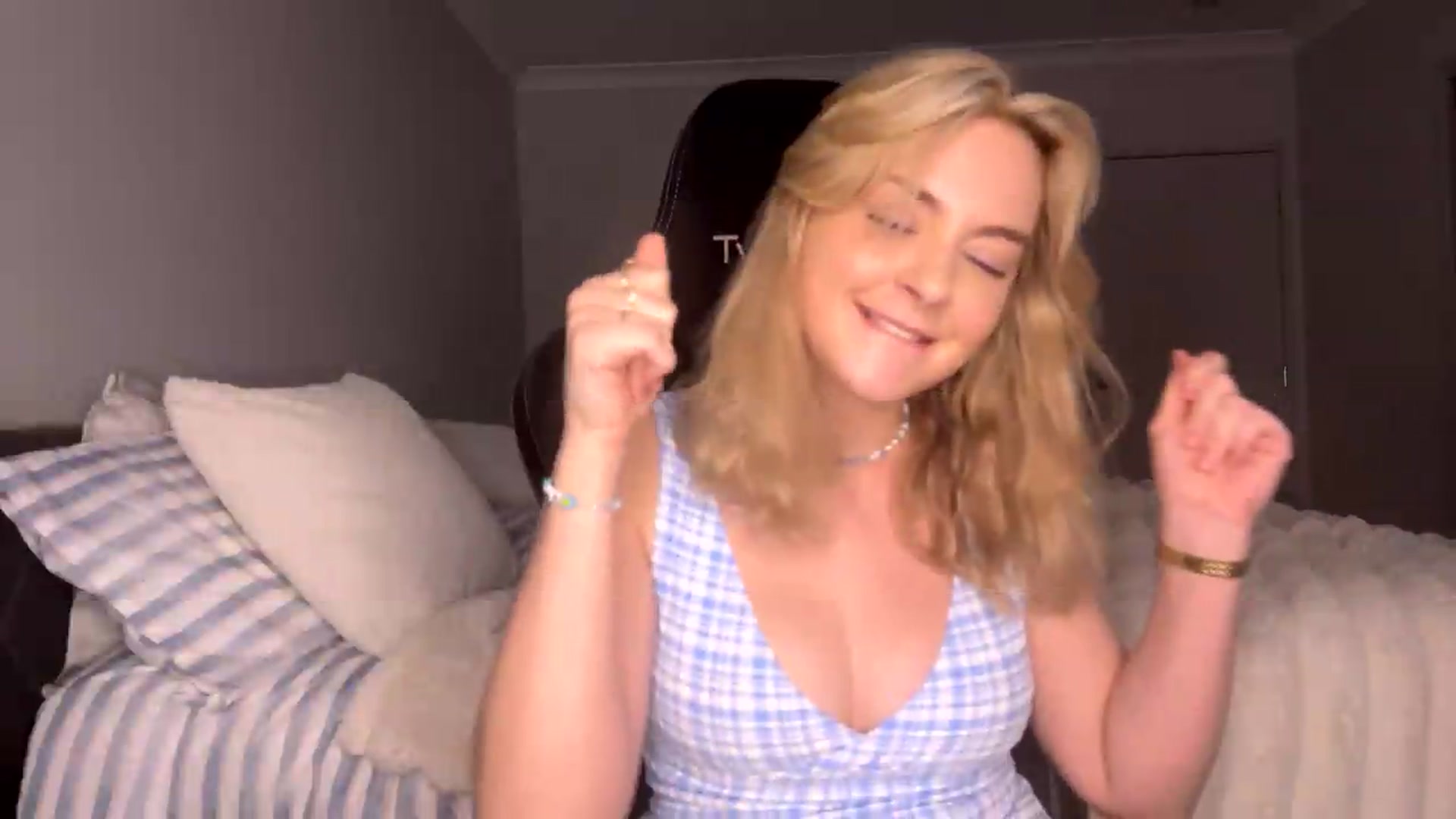 Gallery image thumbnail from Lotttiee's myfreecams stream on, 09/12/2026, 02:05 image 16 of 20