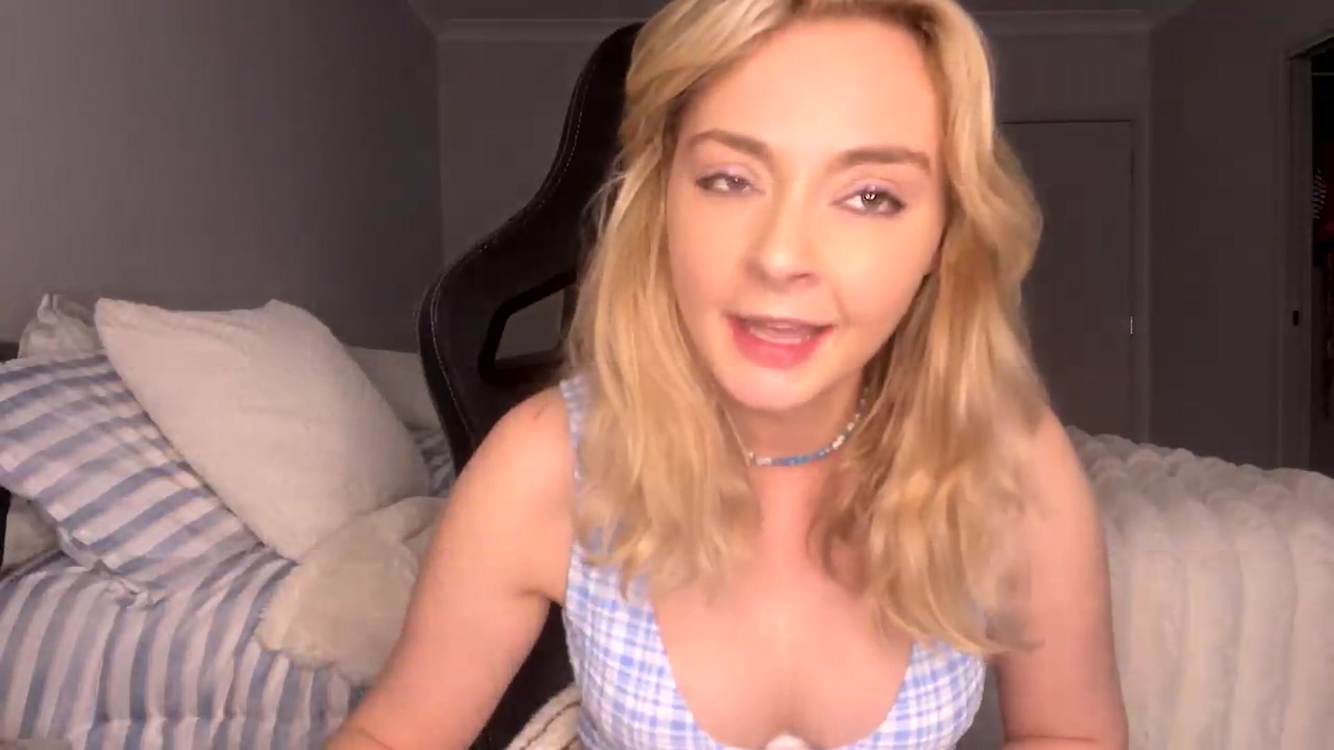 Gallery image thumbnail from Lotttiee's myfreecams stream on, 09/12/2026, 02:05 image 5 of 20