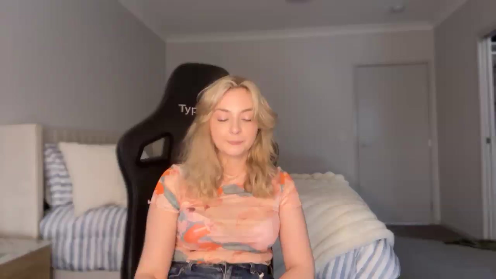 Gallery image thumbnail from Lotttiee's myfreecams stream on, 09/13/2026, 23:33 image 10 of 20