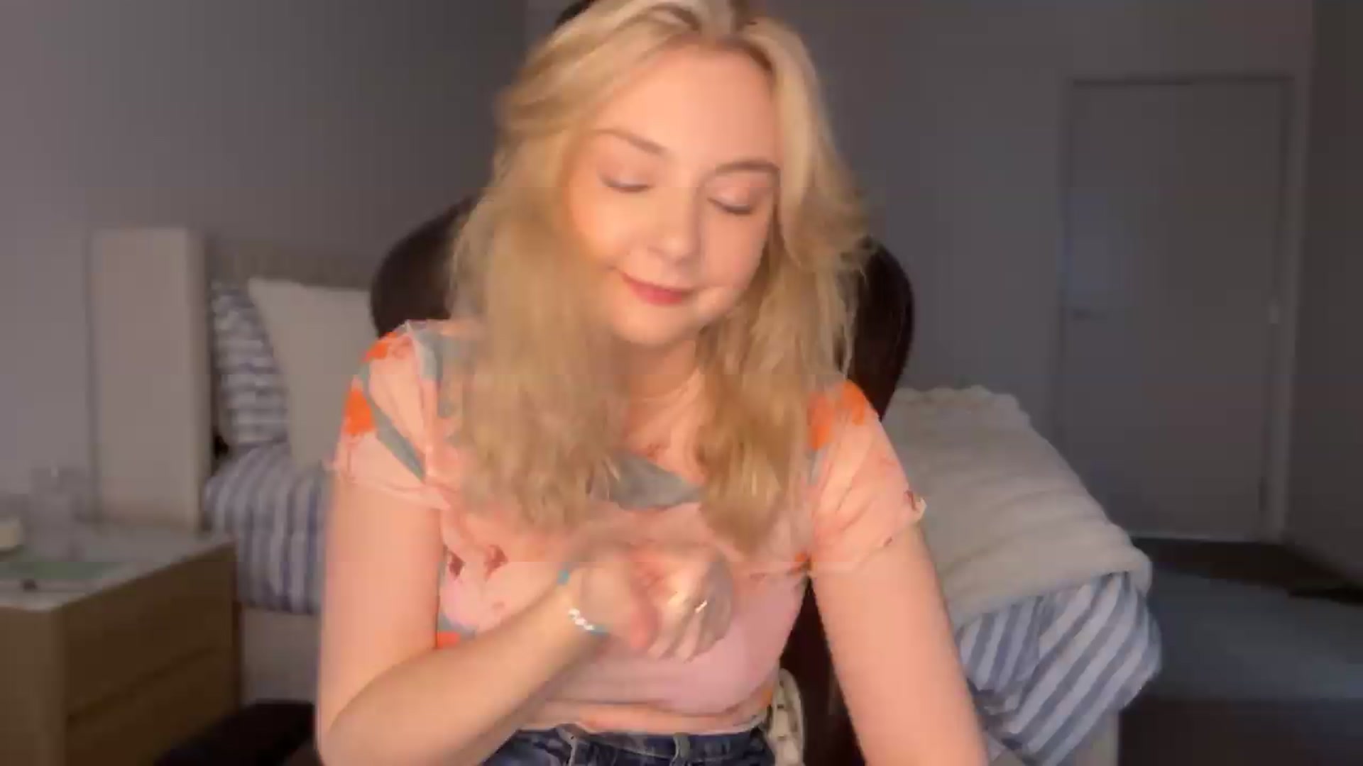 Gallery image thumbnail from Lotttiee's myfreecams stream on, 09/13/2026, 23:33 image 2 of 20