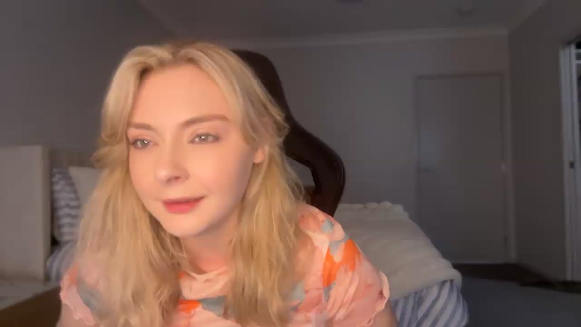 Gallery image thumbnail from Lotttiee's myfreecams stream on, 09/13/2026, 23:33 image 6 of 20
