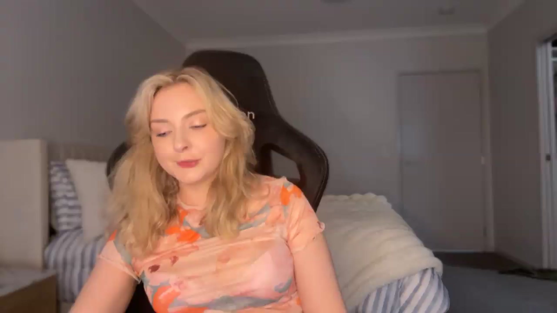 Gallery image thumbnail from Lotttiee's myfreecams stream on, 09/13/2026, 23:33 image 7 of 20