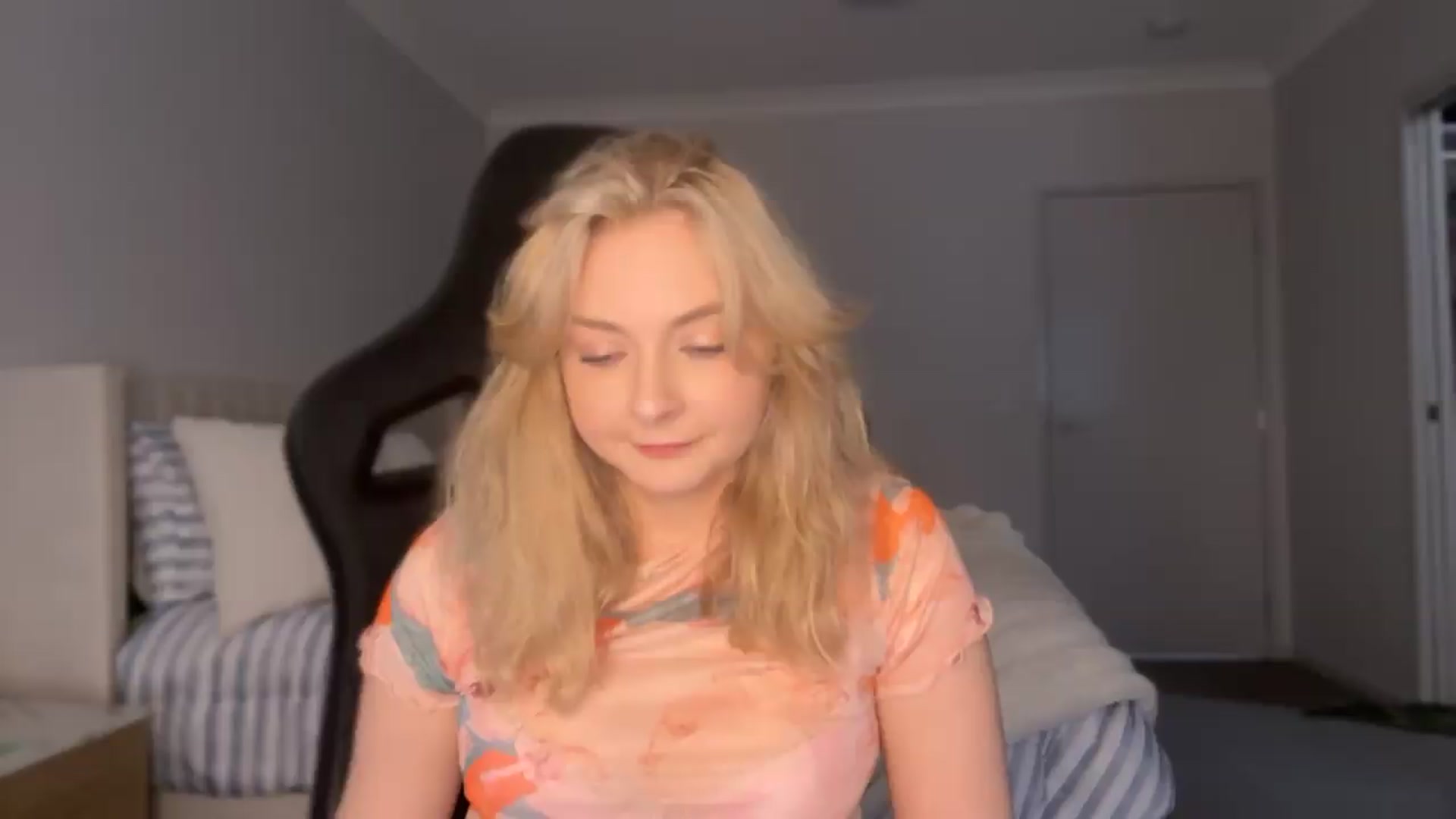 Gallery image thumbnail from Lotttiee's myfreecams stream on, 09/13/2026, 23:33 image 5 of 20