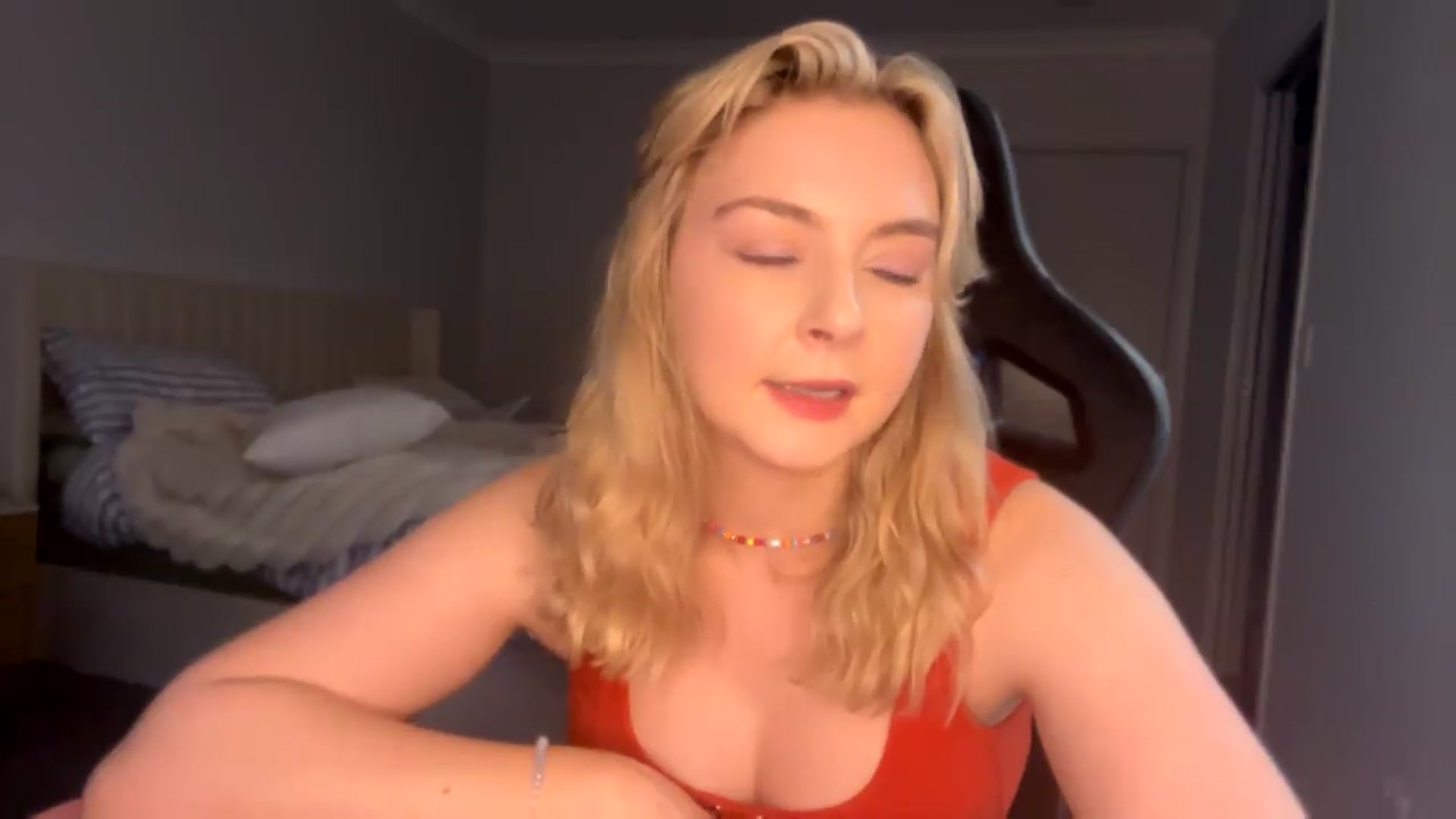 Gallery image thumbnail from Lotttiee's myfreecams stream on, 09/15/2026, 07:04 image 17 of 20