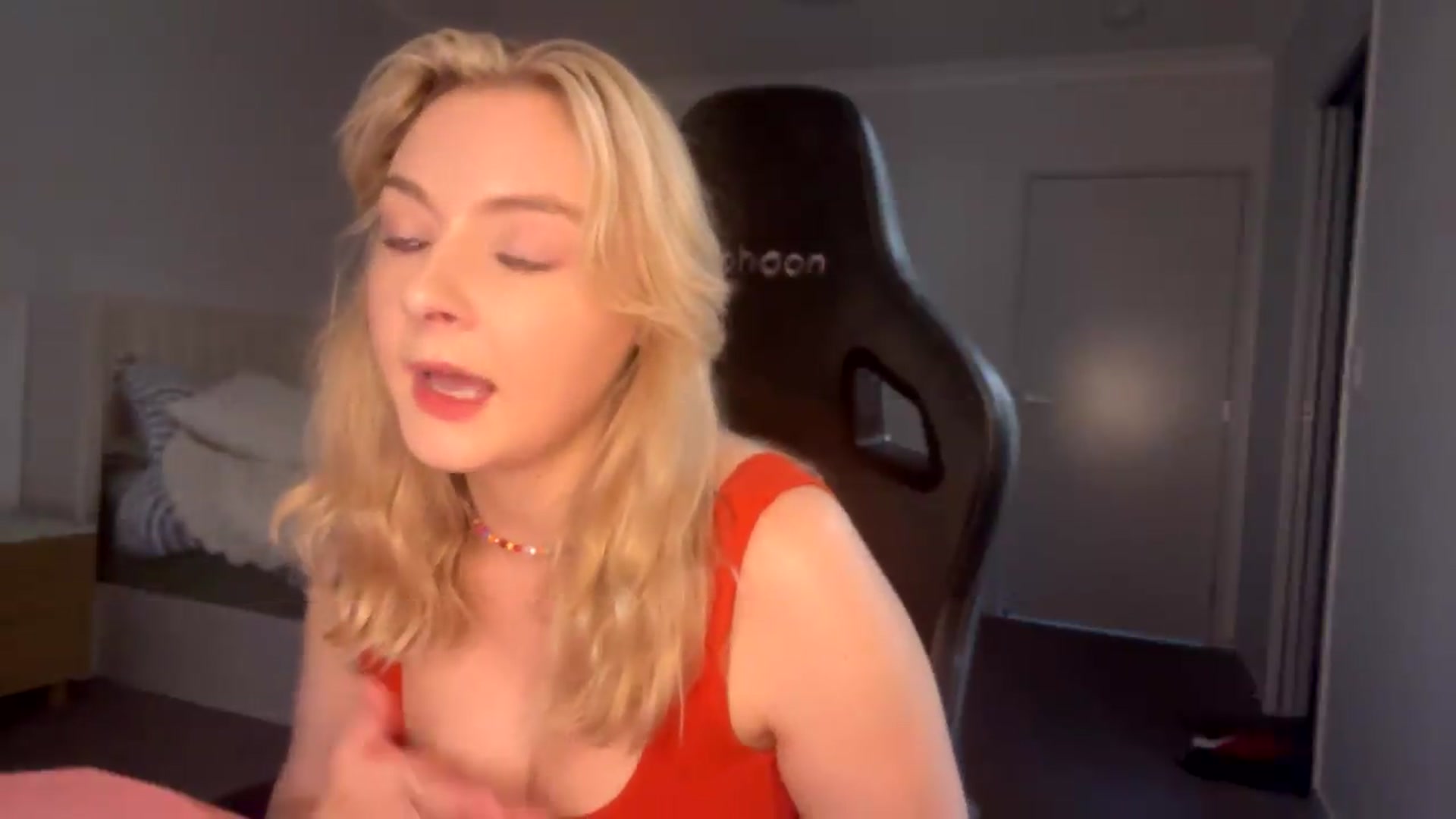 Gallery image thumbnail from Lotttiee's myfreecams stream on, 09/15/2026, 07:04 image 15 of 20