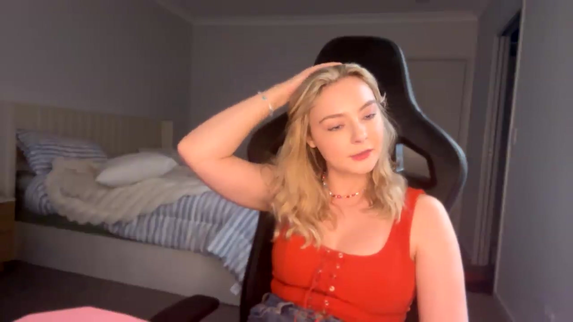 Gallery image thumbnail from Lotttiee's myfreecams stream on, 09/15/2026, 07:04 image 18 of 20
