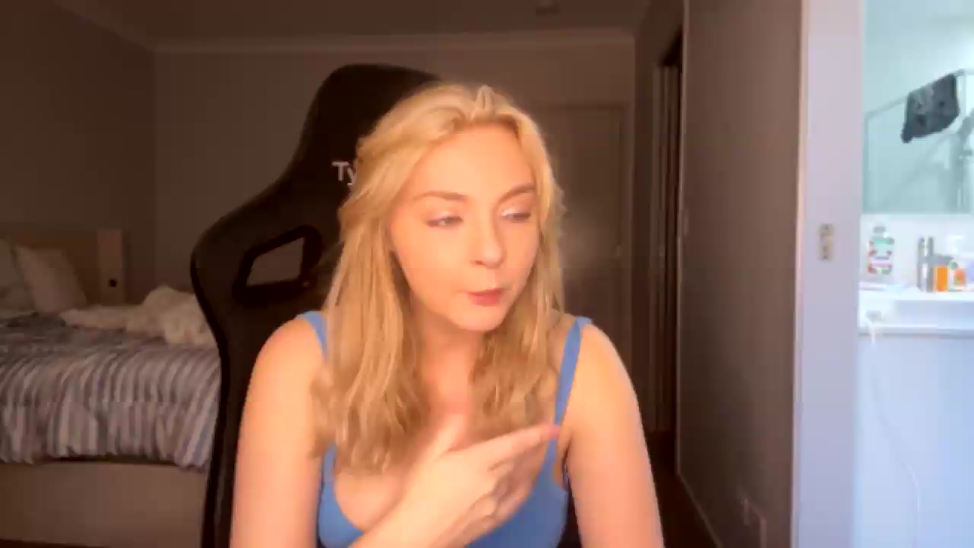 Gallery image thumbnail from Lotttiee's myfreecams stream on, 09/17/2026, 07:32 image 1 of 20
