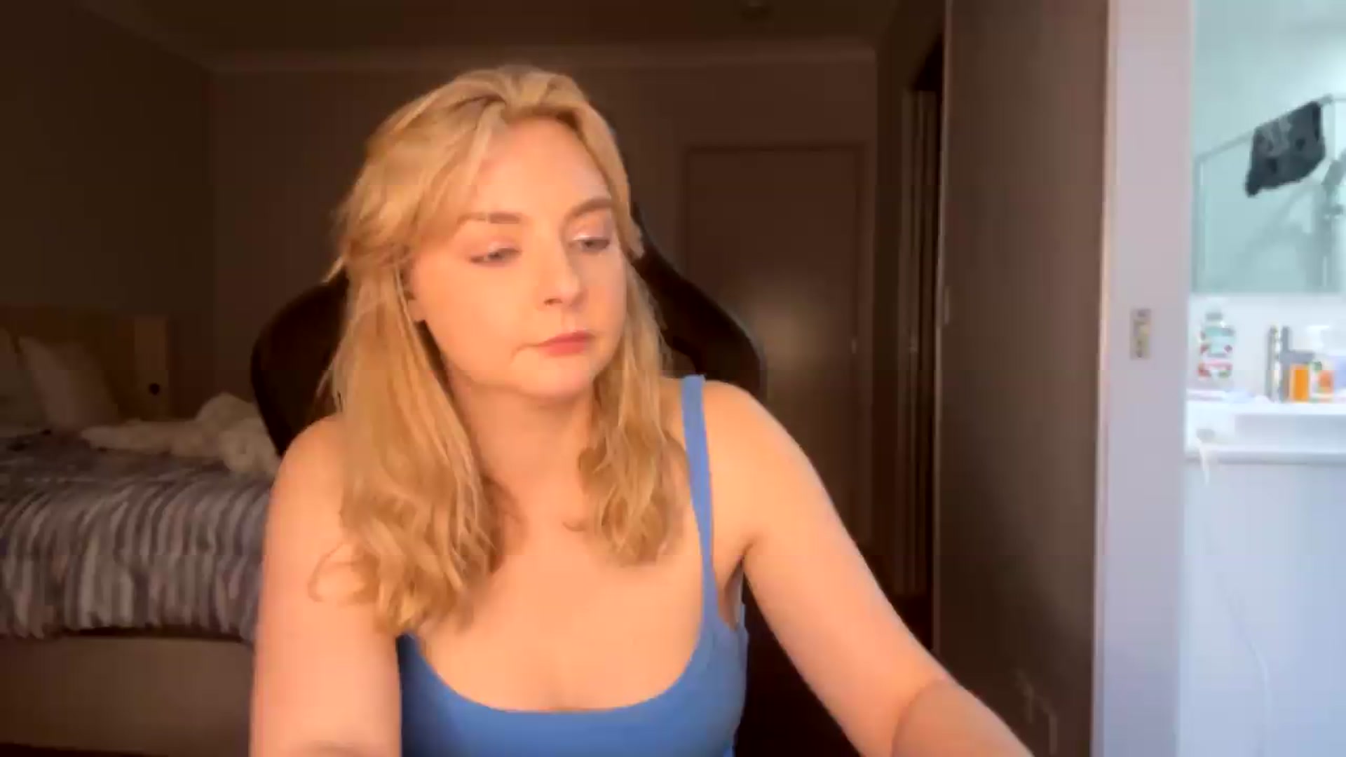 Gallery image thumbnail from Lotttiee's myfreecams stream on, 09/17/2026, 07:32 image 9 of 20
