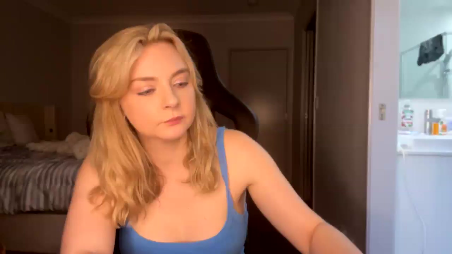 Gallery image thumbnail from Lotttiee's myfreecams stream on, 09/17/2026, 07:32 image 4 of 20