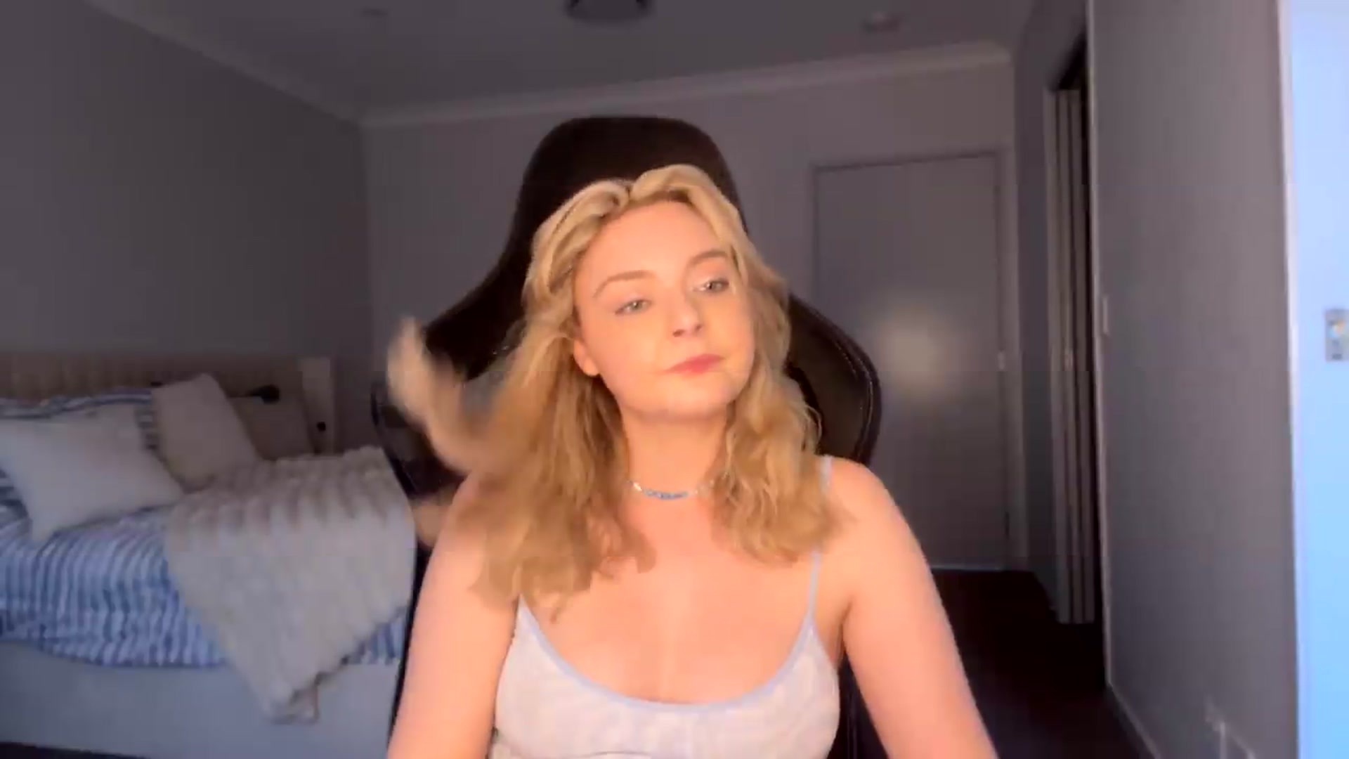 Gallery image thumbnail from Lotttiee's myfreecams stream on, 09/17/2026, 23:38 image 17 of 20