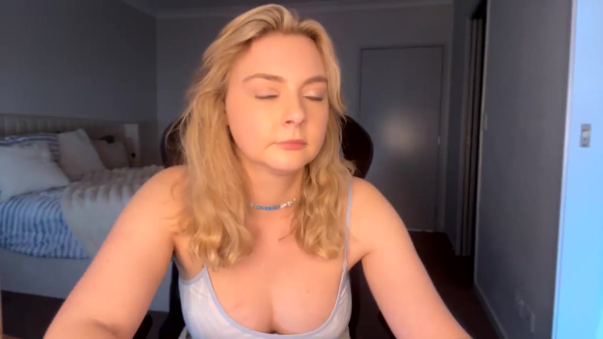Gallery image thumbnail from Lotttiee's myfreecams stream on, 09/17/2026, 23:38 image 14 of 20