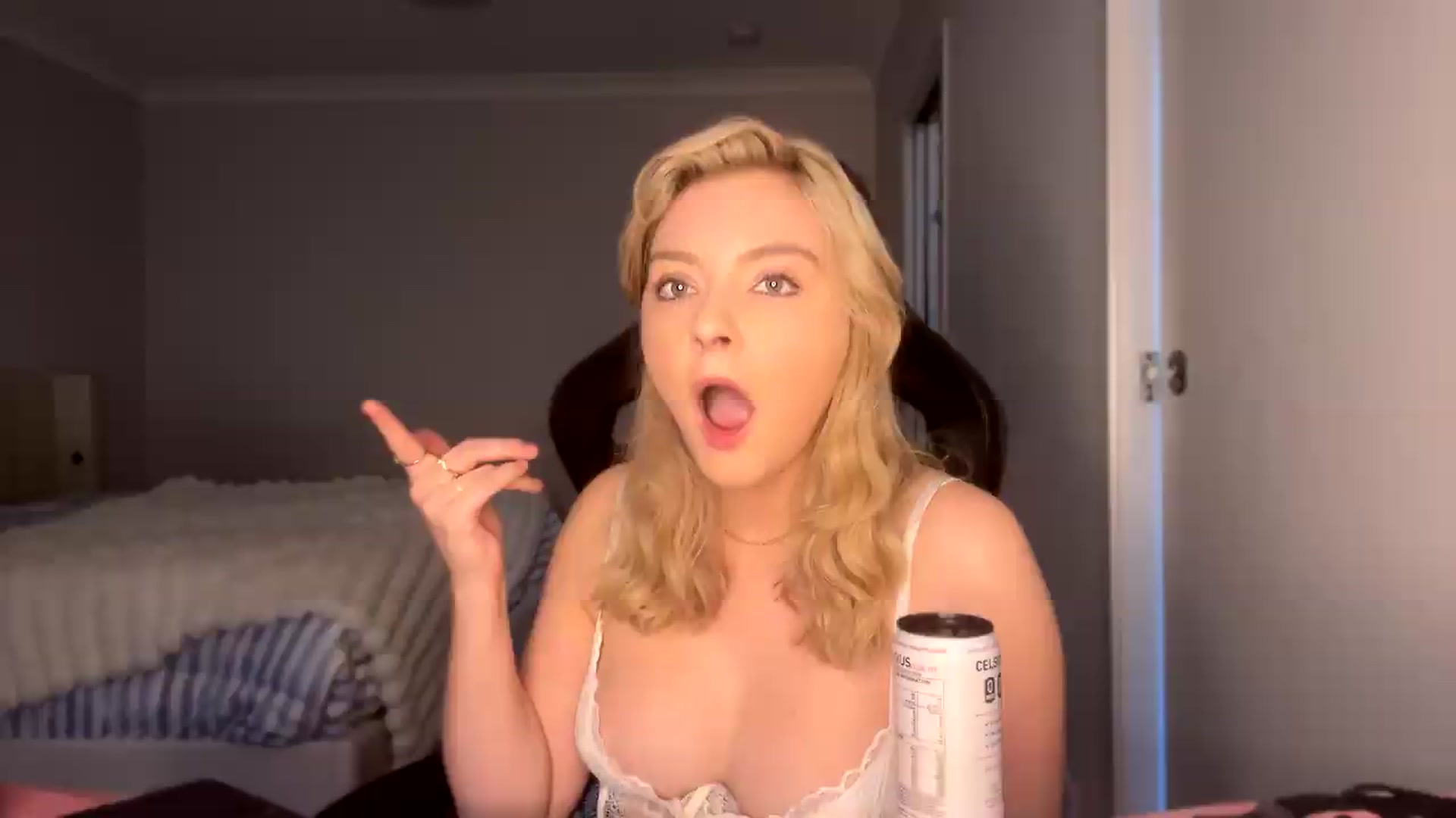 Gallery image thumbnail from Lotttiee's myfreecams stream on, 09/18/2026, 23:09 image 9 of 20
