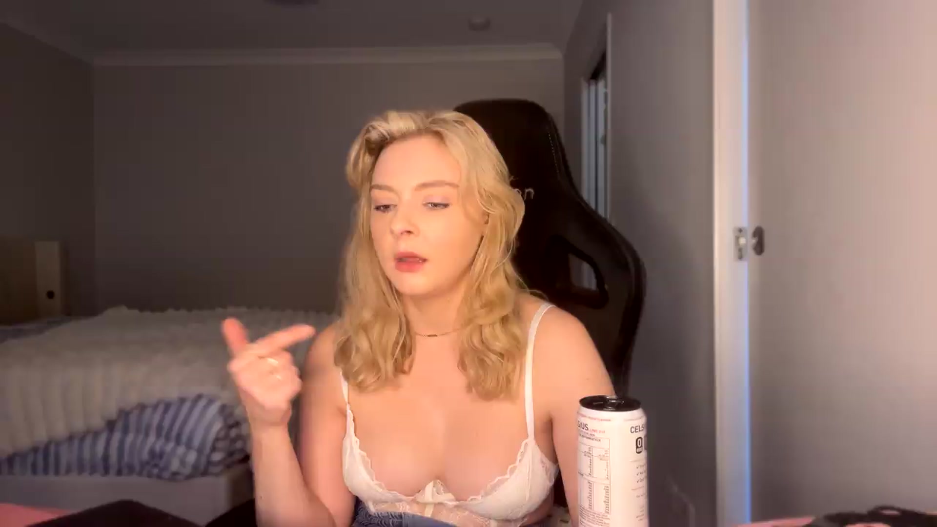 Gallery image thumbnail from Lotttiee's myfreecams stream on, 09/18/2026, 23:09 image 5 of 20