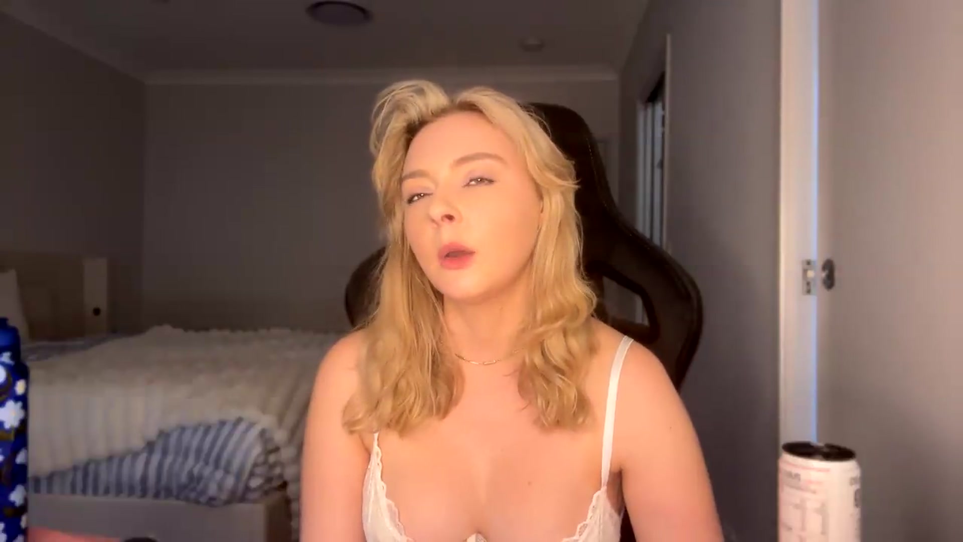 Gallery image thumbnail from Lotttiee's myfreecams stream on, 09/18/2026, 23:09 image 20 of 20