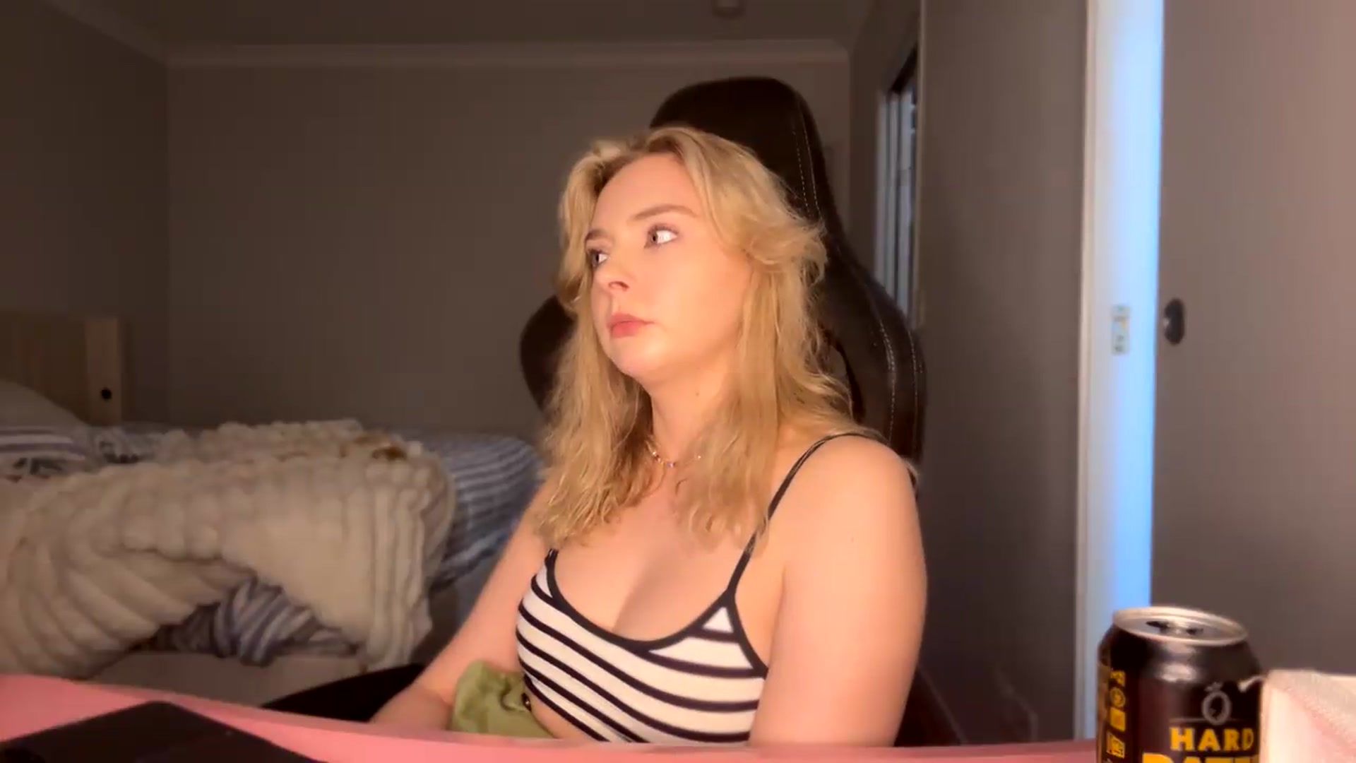 Gallery image thumbnail from Lotttiee's myfreecams stream on, 09/20/2026, 23:27 image 12 of 20