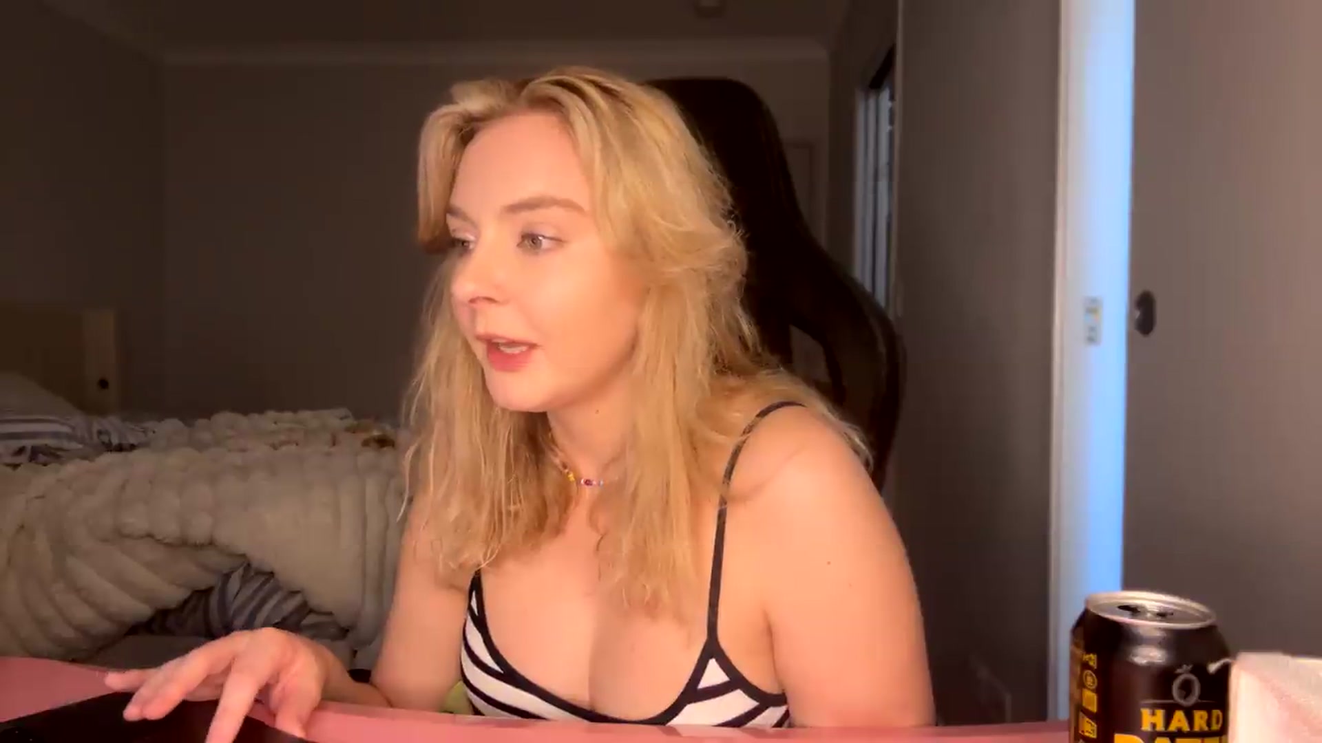 Gallery image thumbnail from Lotttiee's myfreecams stream on, 09/20/2026, 23:27 image 13 of 20