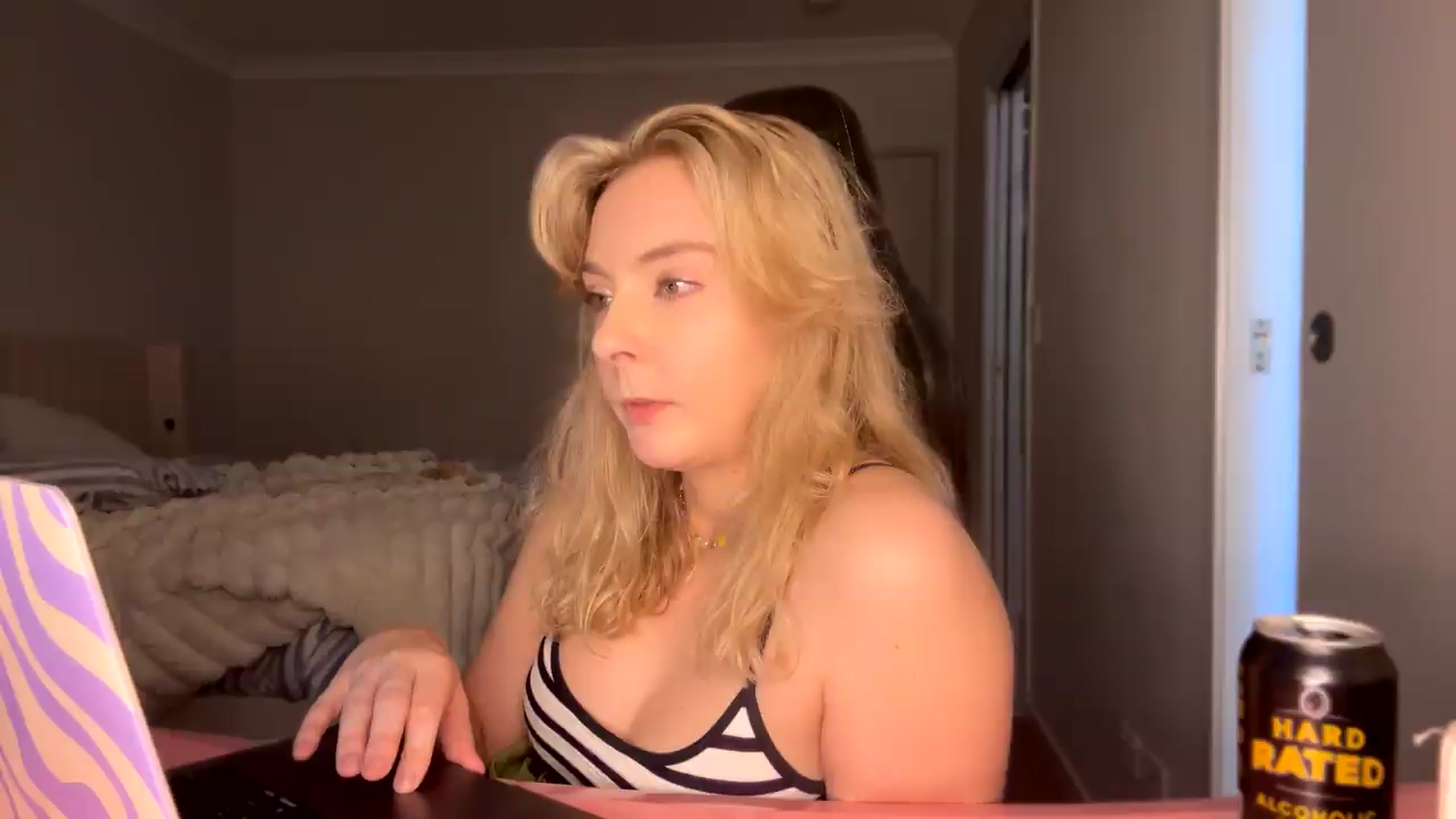 Gallery image thumbnail from Lotttiee's myfreecams stream on, 09/21/2026, 24:33 image 1 of 20