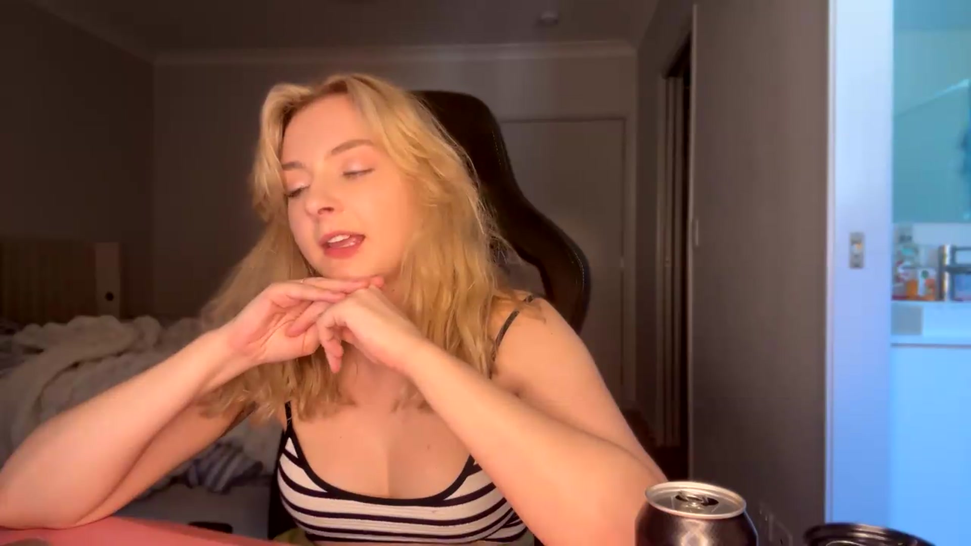 Gallery image thumbnail from Lotttiee's myfreecams stream on, 09/21/2026, 05:29 image 17 of 20