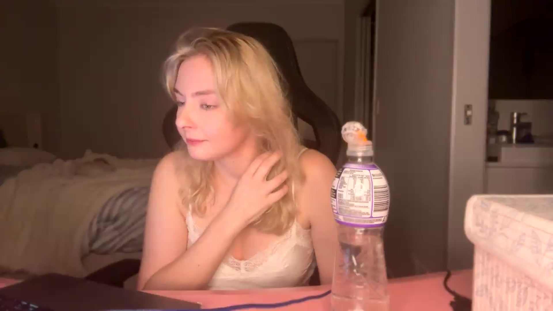 Gallery image thumbnail from Lotttiee's myfreecams stream on, 09/26/2026, 13:51 image 15 of 20