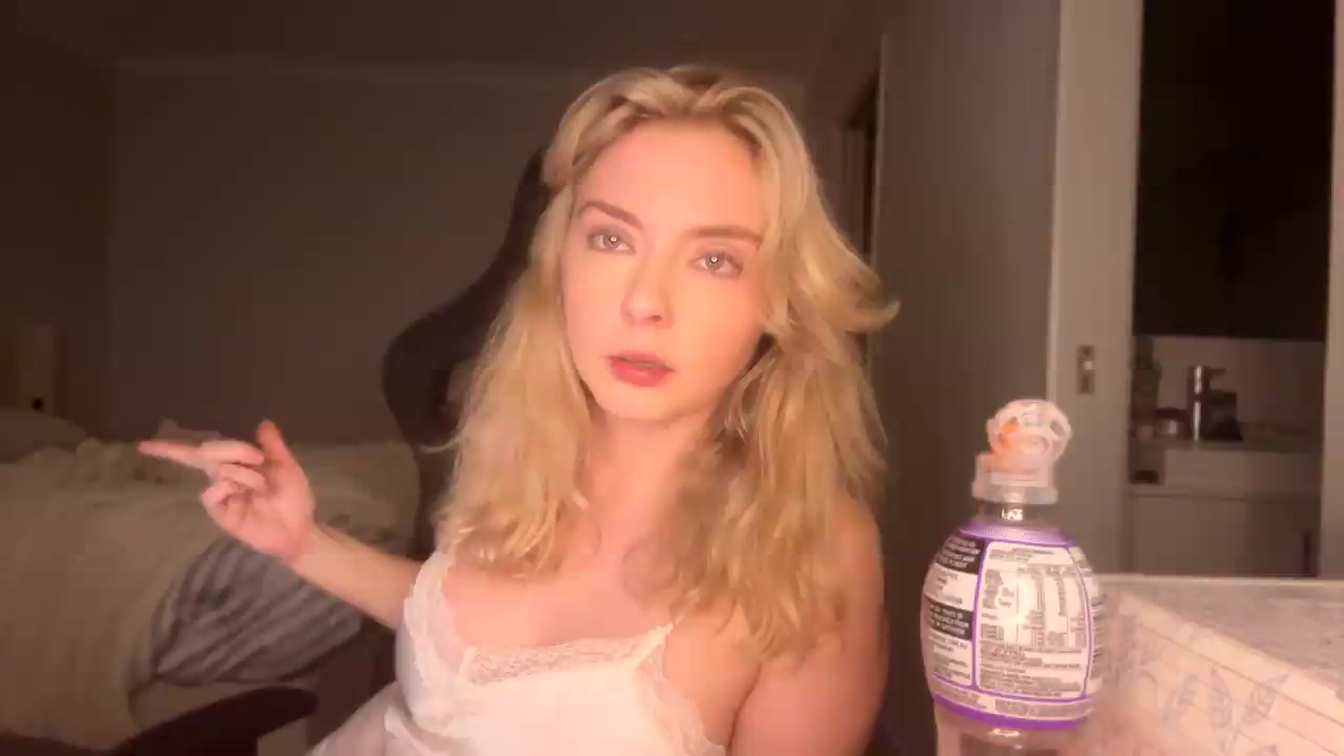 Gallery image thumbnail from Lotttiee's myfreecams stream on, 09/26/2026, 13:51 image 3 of 20