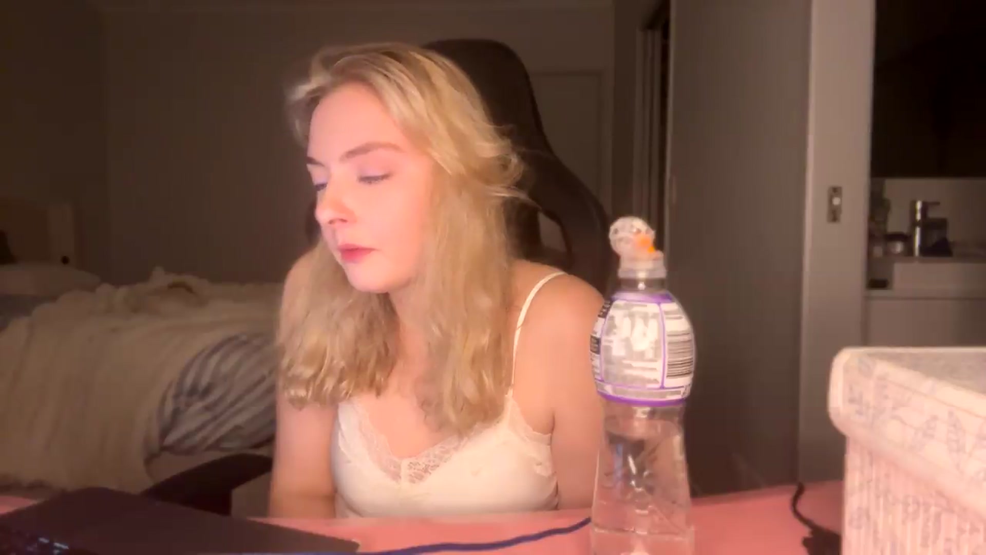Gallery image thumbnail from Lotttiee's myfreecams stream on, 09/26/2026, 13:51 image 13 of 20